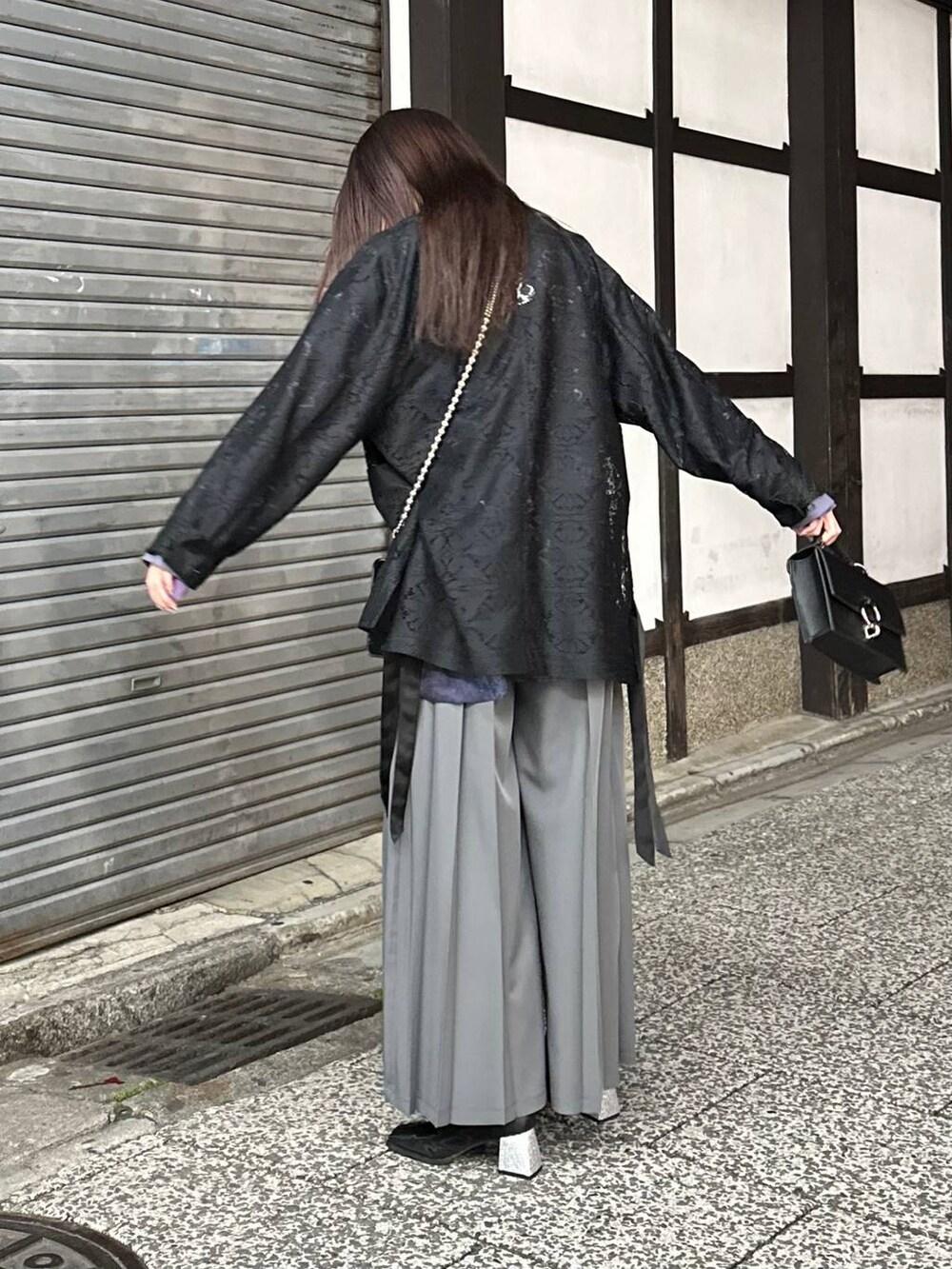 「モード、高身長、きれいめ、春コーデ、体型カバー、若見え、高見え、モテ、HARE、着痩せ・細見え」｜「HAREのトロミカタアキショートシャツ(HARE)（シャツ/ブラウス、パープル系）」を使った、marinさん（レディース・165cm）の春コーディネートの3枚目の写真