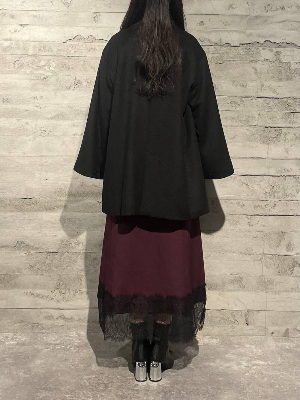 「着痩せ・細見え、モード、高身長、きれいめ、春コーデ、体型カバー、若見え、高見え、モテ、HARE」｜「HAREのウールミドルテーラードジャケットコート(HARE)（チェスターコート、ブラック系）」を使った、marinさん（レディース・165cm）の秋コーディネートの3枚目の写真