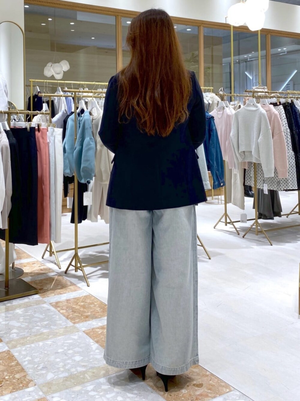 「La boutique BonBonの【3サイズ展開】ハイウエストバギーデニムパンツ（デニムパンツ、ブルー系）」を使った、La boutique BonBonさん（レディース・160cm）の秋コーディネートの5枚目の写真