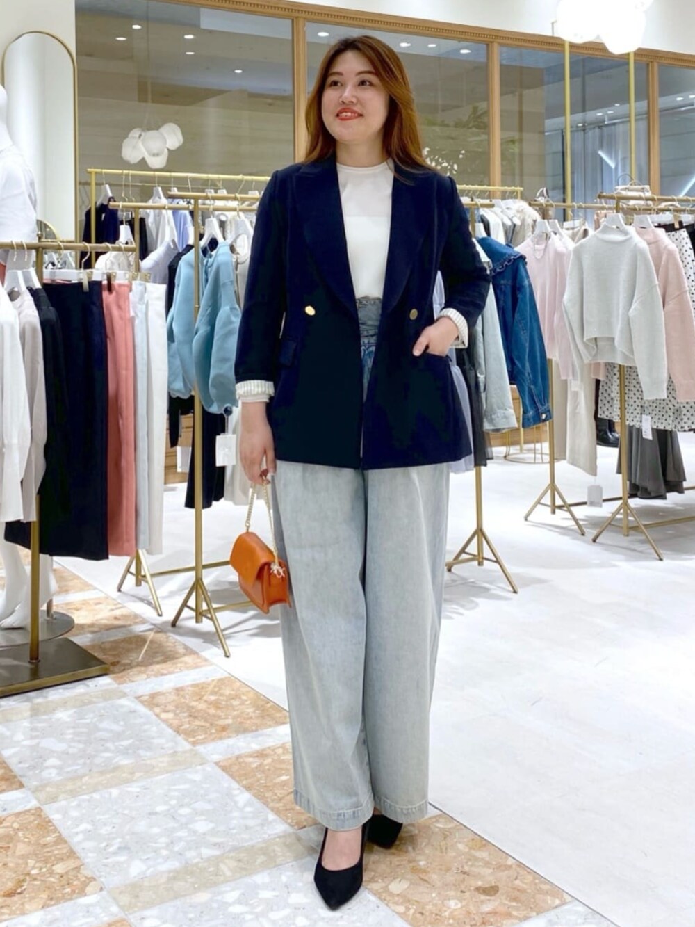 「La boutique BonBonの【3サイズ展開】ハイウエストバギーデニムパンツ（デニムパンツ、ブルー系）」を使った、La boutique BonBonさん（レディース・160cm）の秋コーディネートの6枚目の写真