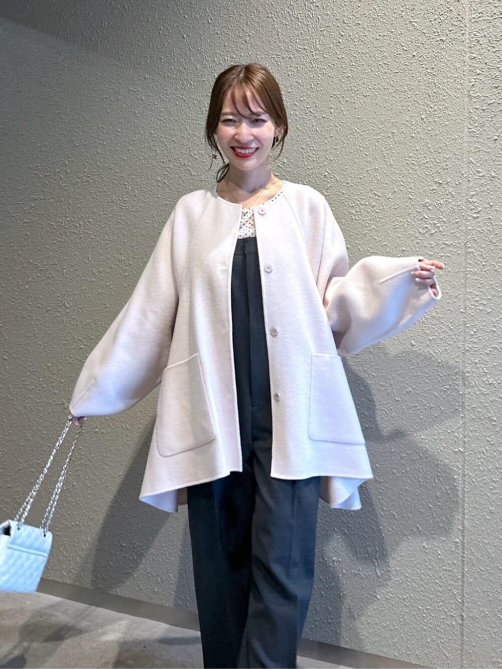 「La boutique BonBonの【最強愛され】フロッキーハートプリントパワショルブラウス（シャツ/ブラウス、ホワイト系）」を使った、La boutique BonBonさん（レディース・153cm）の秋コーディネートの7枚目の写真