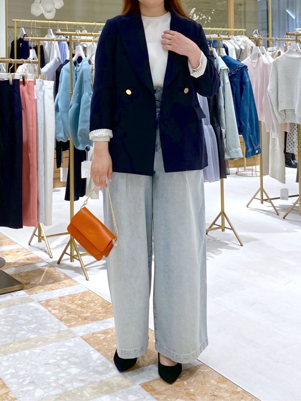 「La boutique BonBonの【3サイズ展開】ハイウエストバギーデニムパンツ（デニムパンツ、ブルー系）」を使った、La boutique BonBonさん（レディース・160cm）の秋コーディネートの7枚目の写真