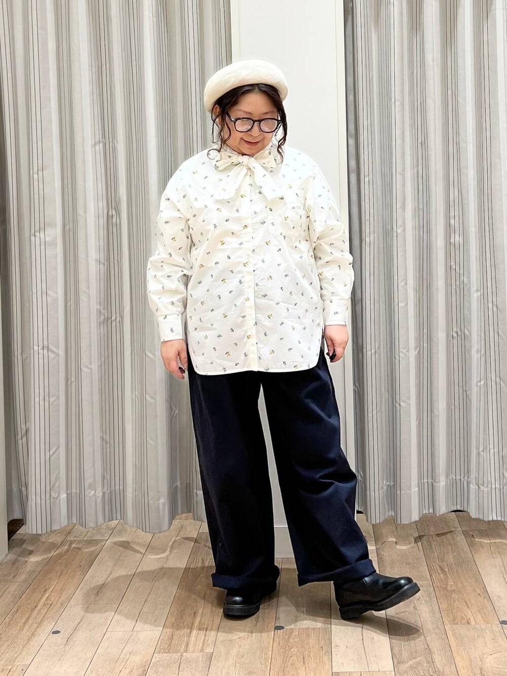「ゆったり、体型カバー、ナチュラル、クリップスタッフ_studio CLIP、ベーシック/シンプル、ワンピース、ショルダーバッグ、studio CLIP、ベレー帽、シャツワンピース、シャツ、クリップDAYS_studio CLIP、ワイドパンツ、レースアップシューズ、抗菌・防臭」｜「studio CLIPの3ROOMおでかけショルダー（ショルダーバッグ、ブラック系）」を使った、nan3733さん（レディース・155cm）の春コーディネートの6枚目の写真