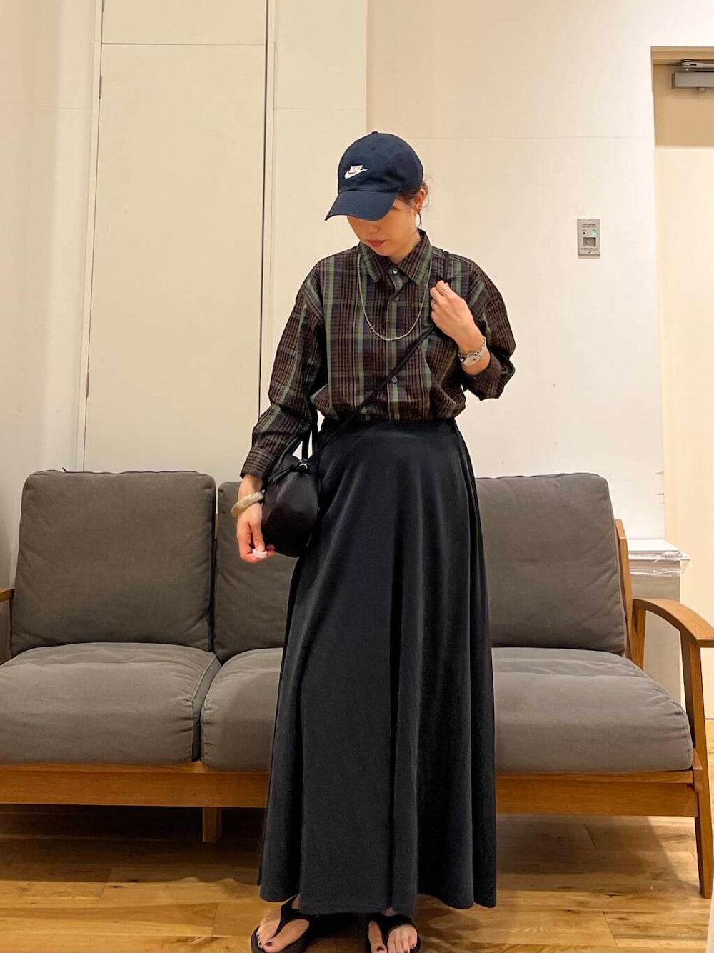 「大人カジュアル、urbanresearchdoors、ママコーデ、サンダル、FORK&SPOON、アーバンリサーチドアーズ、newarrival、OOFOS、サンダルコーデ、40代、旅行コーデ、紫外線対策、骨格ウェーブ、スタッフのこれ買いました、doorsスタッフ夏のイチオシ」｜「OOFOSのOOFOS　OOriginal（サンダル、ブラック系）」を使った、りょーこさん（レディース・163cm）の夏コーディネートの2枚目の写真