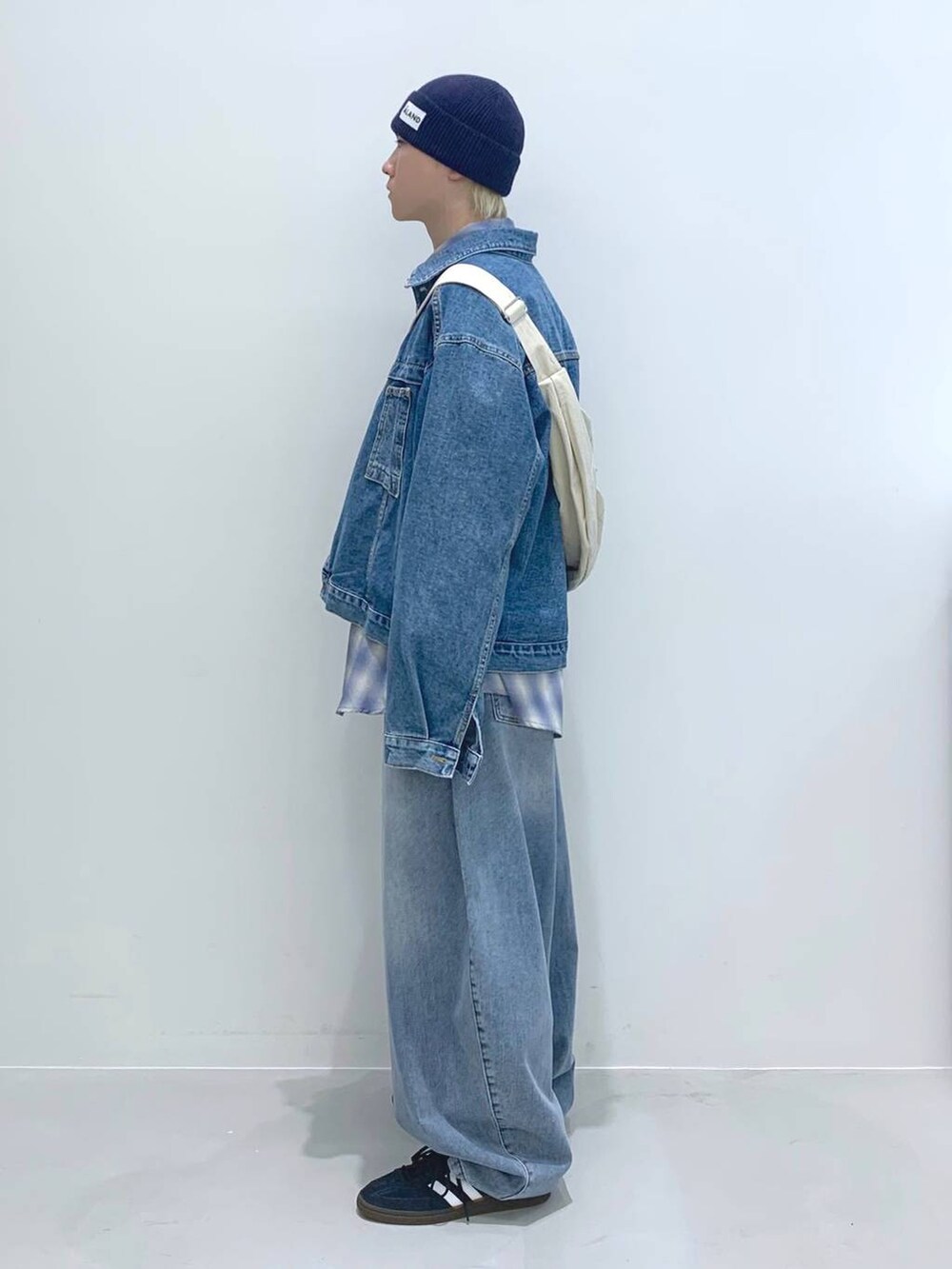 「韓国系、個性派、ストリート、デニムパンツ、デニムジャケット、セットアップ、シャツ、ジャケット、カジュアル、春コーデ、LA MER MA MAISON、スニーカー、ALAND、ショルダーバッグ、バッグ」｜「3.3 Field Trip の【UNISEX】3.3 Field Trip／ムーンショルダーBAG  2103662（ショルダーバッグ、ベージュ系）」を使った、みんみんさん（メンズ・173cm）の春コーディネートの8枚目の写真