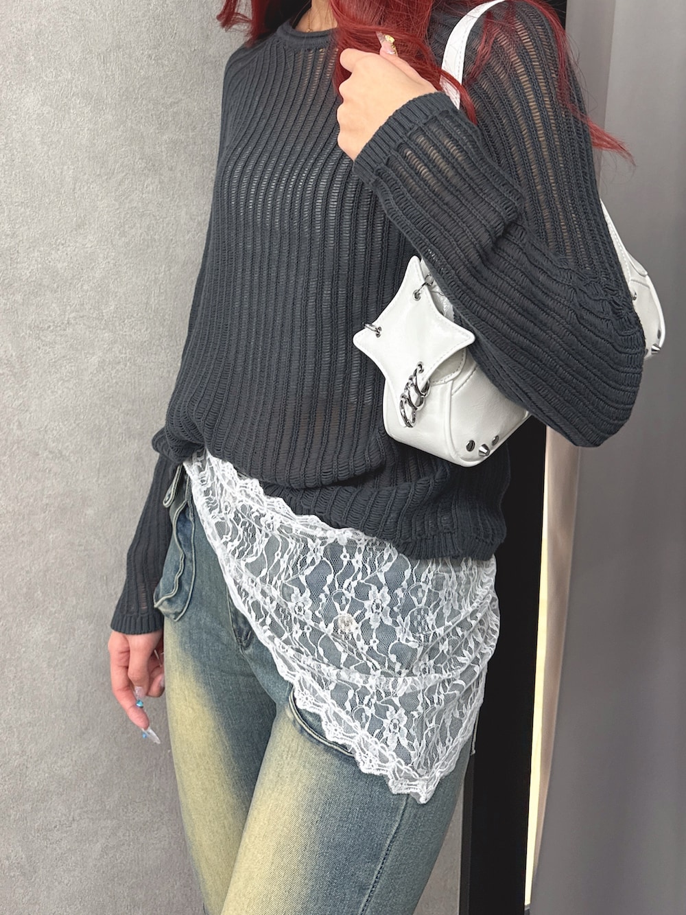 「透かし編みニット、ヴィンテージデニム、フレアパンツ、ニットコーデ、春コーデ、高身長コーデ、骨格ウェーブ、outfit」｜「ANAPの透かし編み ざっくり ニット トップス（ニット/セーター、ブラック系）」を使った、Shihoさん（骨格ウェーブ・レディース・169cm）の春コーディネートの2枚目の写真