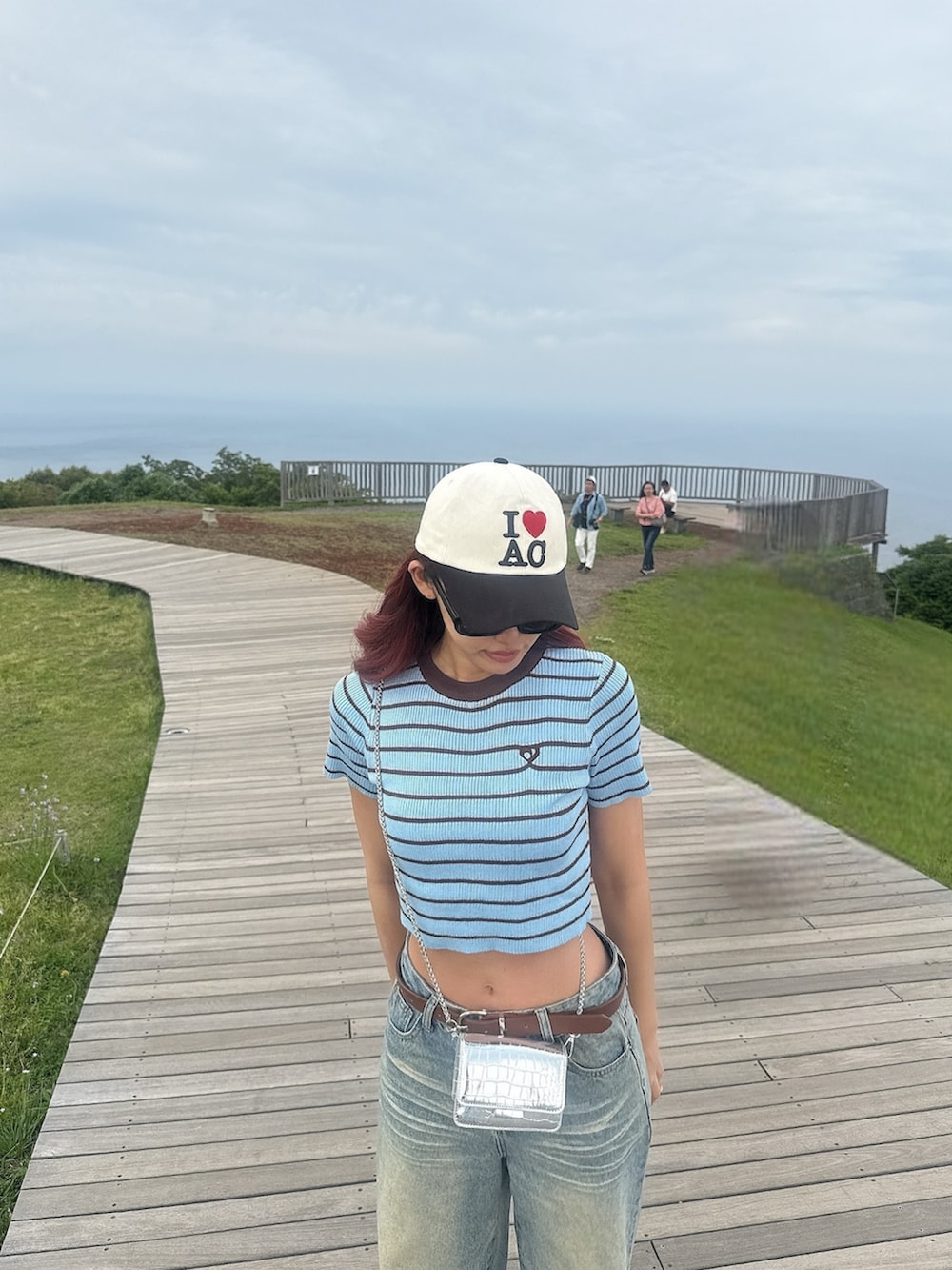 「ootd、outfit、カジュアル、カジュアルスタイル、デニムパンツ、クロップドトップス、ボーダー、ブルーコーデ、骨格ウェーブ、高身長コーデ」｜「ANAPのミックスボーダー クロップド Tシャツ トップス（Tシャツ/カットソー、ブルー系）」を使った、Shihoさん（骨格ウェーブ・レディース・169cm）の夏コーディネートの2枚目の写真