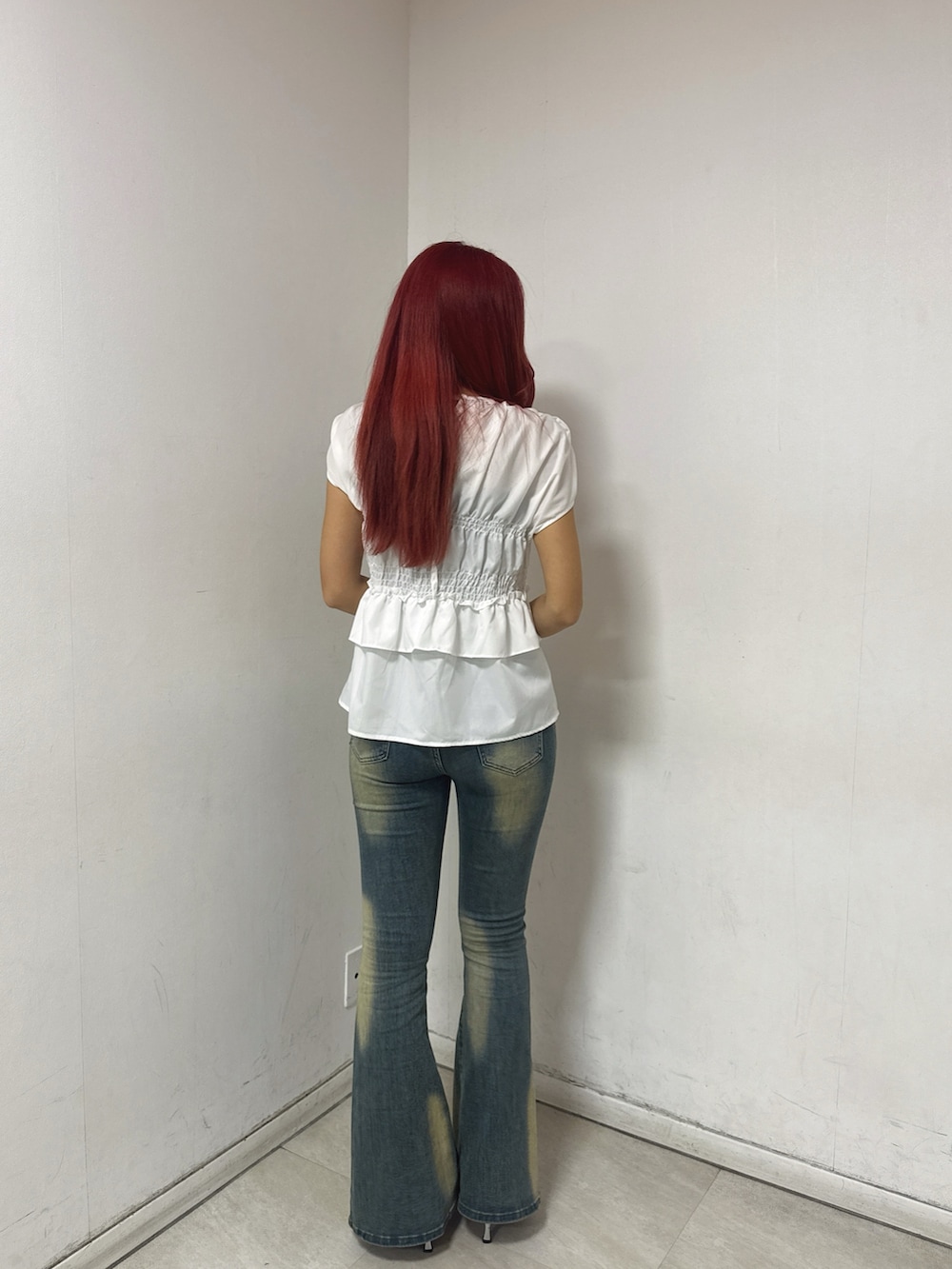 「ootd、outfit、ガーリー、ブラウス、デニム、フレアパンツ」｜「ANAPのウォッシュデザインストレッチデニムフレアパンツ（デニムパンツ、ブルー系）」を使った、Shihoさん（骨格ウェーブ・レディース・169cm）の夏コーディネートの2枚目の写真