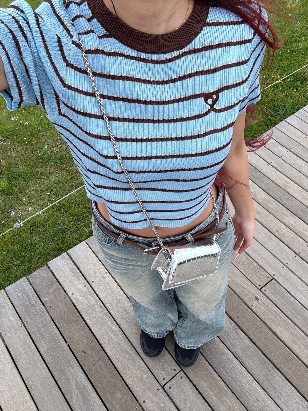 「ootd、outfit、カジュアル、カジュアルスタイル、デニムパンツ、クロップドトップス、ボーダー、ブルーコーデ、骨格ウェーブ、高身長コーデ」｜「ANAPのミックスボーダー クロップド Tシャツ トップス（Tシャツ/カットソー、ブルー系）」を使った、Shihoさん（骨格ウェーブ・レディース・169cm）の夏コーディネートの3枚目の写真