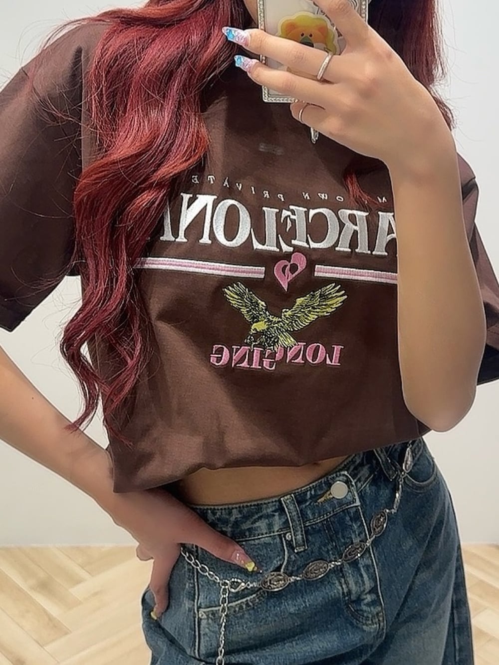 「カジュアルコーデ、Tシャツ×デニム、ブラウンコーデ、outfit」｜「ANAPのBARCELONA イーグル 刺繍ロゴ tシャツ（Tシャツ/カットソー、ブラウン系）」を使った、Shihoさん（骨格ウェーブ・レディース・169cm）の春コーディネートの2枚目の写真