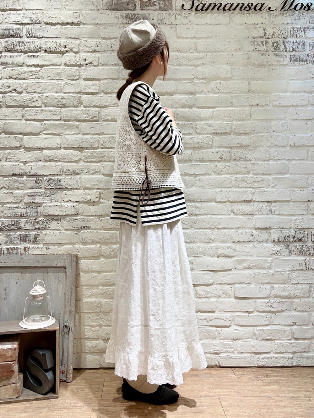 ホワイト系のTシャツ/カットソー、その他のその他、その他のその他を着用したレディースの秋コーディネートの3枚目の写真