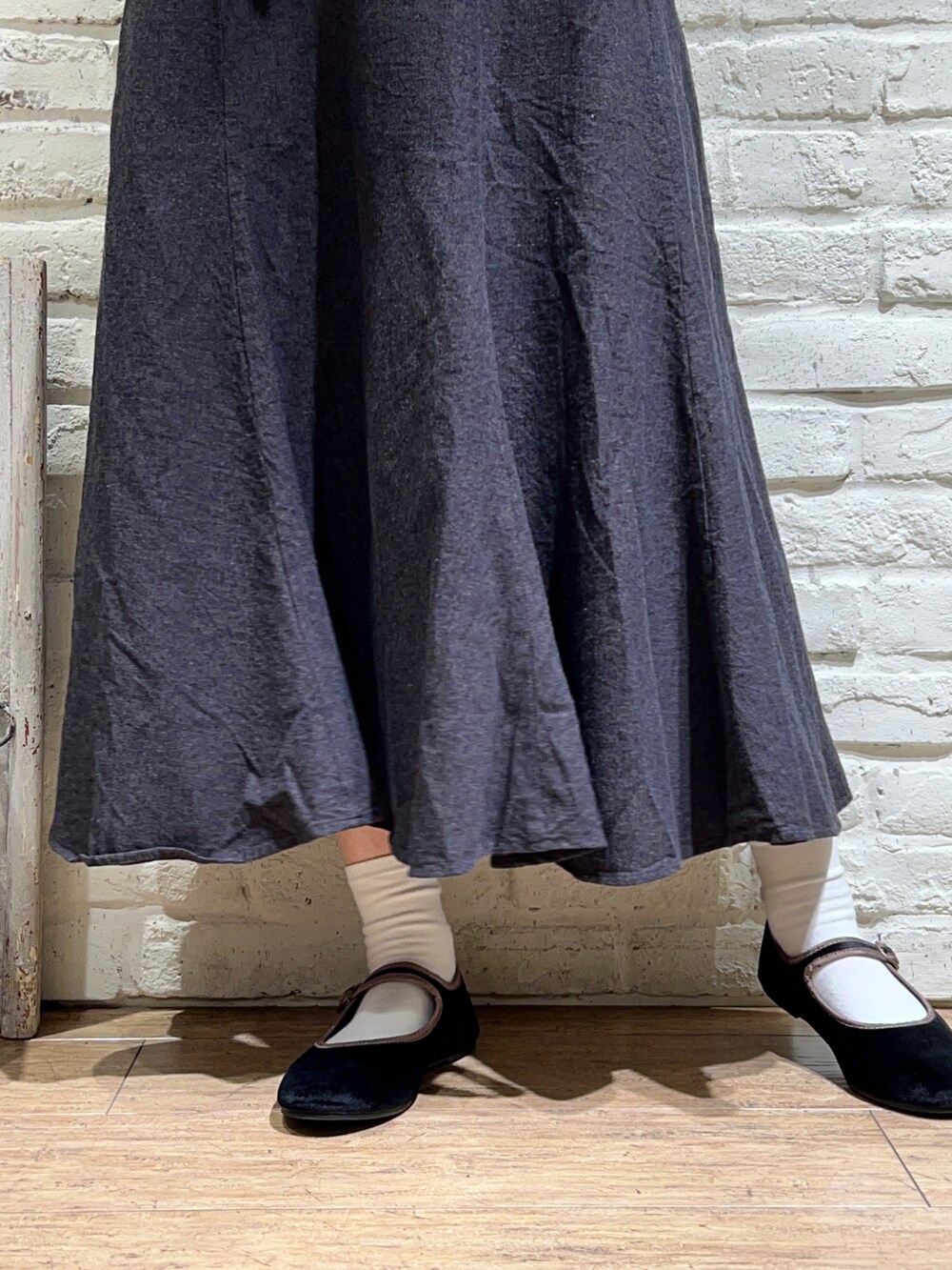 「サマンサ モスモス(Samansa Mos2)、Samansa Mos2、SM2、秋コーデ、秋のコーデ、ゆるコーデ、シンプルコーデ、ワントーンコーデ、モノトーン、オトナ女子、グレンチェック、マーメイドスカート、オールブラック、ベレー帽、ベロア」|「Samansa Mos2の杢バスクベレー帽(ハンチング/ベレー帽、ブラック系)」を使った、いっしき🐻さん(レディース・163cm)の秋コーディネートの5枚目の写真