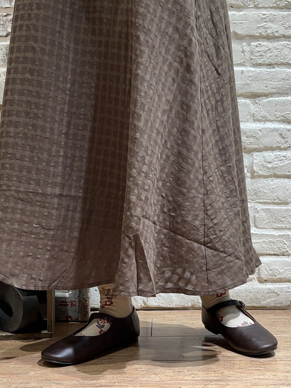 「サマンサ モスモス(Samansa Mos2)、Samansa Mos2、SM2、秋コーデ、秋のコーデ、ゆるコーデ、アースカラー、くすみカラー、マスタード、カーキ、ベスト、ニットベスト、フレアスカート、ショルダーバッグ、秋服まるっと大公開」|「kaorinomoriの【カオリノモリ】モーリエトーク(ハット、ブラウン系)」を使った、いっしき🐻さん(レディース・163cm)の秋コーディネートの5枚目の写真