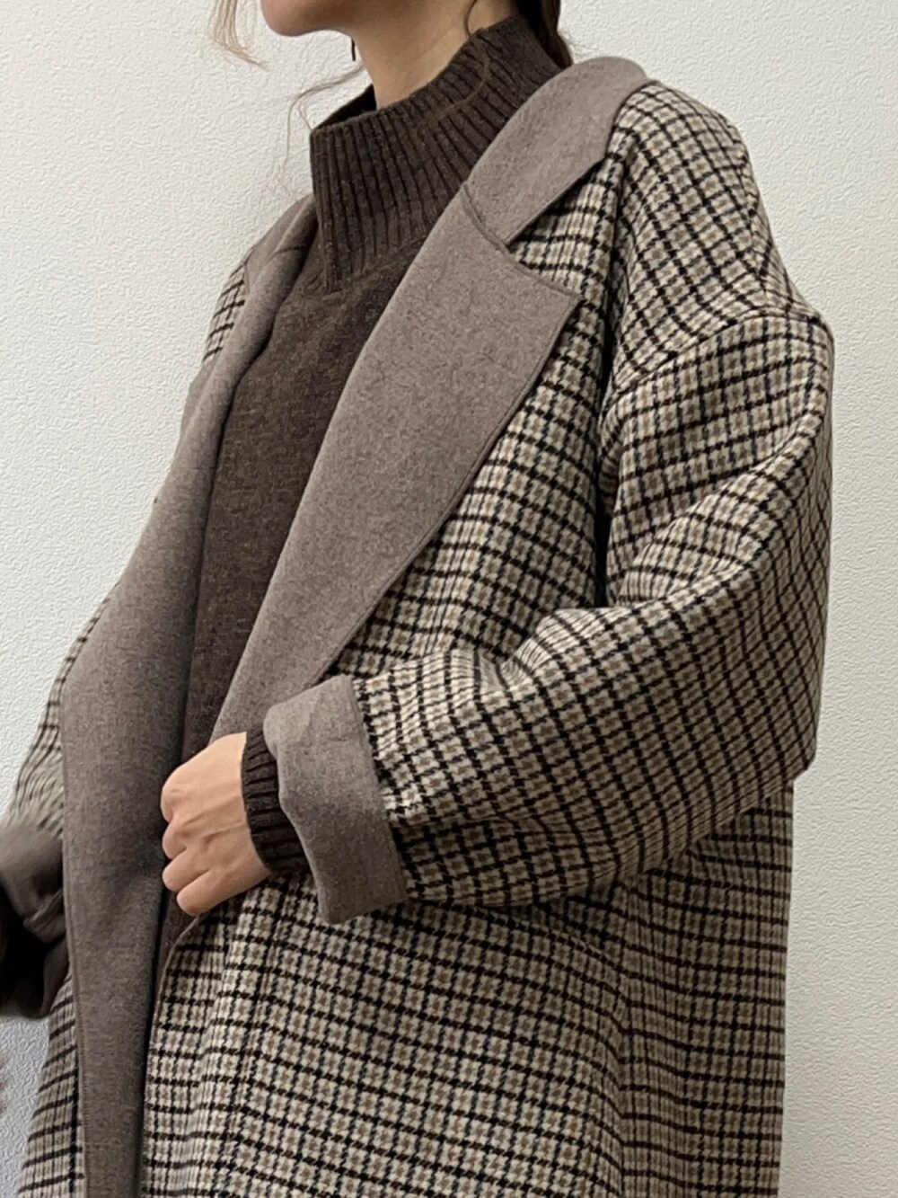 「チェック、ニット、ビッグシルエット、カジュアル、秋のコーデ、タートルネック、SM2、ロングコート、ゆるコーデ、サマンサ モスモス(Samansa Mos2)、オトナカジュアル、秋コーデ、チェック柄に恋してる、ハイウエスト、休日スタイル」｜「Samansa Mos2のウールバスクベレー（ハンチング/ベレー帽、ブラック系）」を使った、いっしき🐻さん（レディース・163cm）の秋コーディネートの2枚目の写真