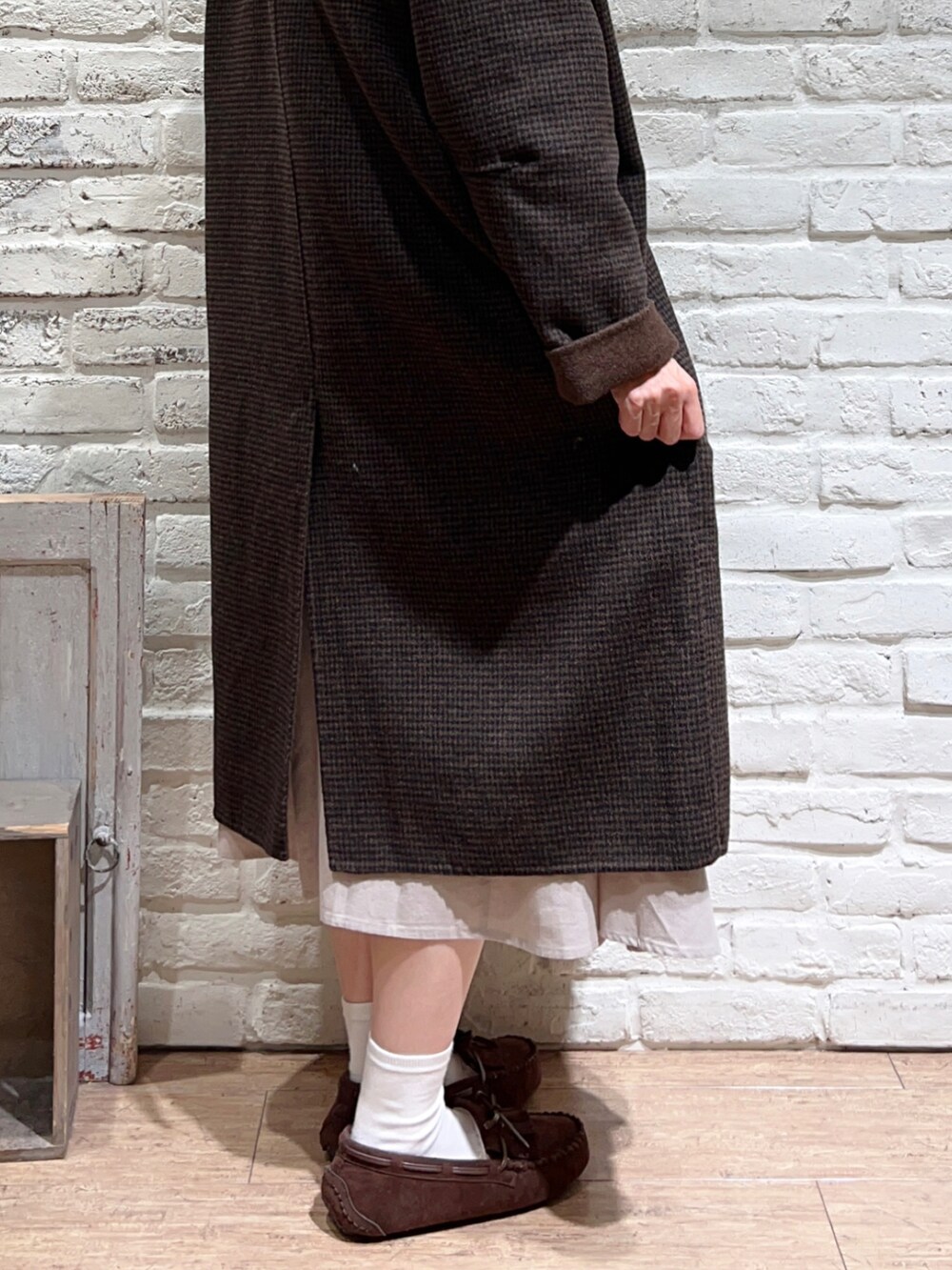 「チェック、ワンピース、ワントーンコーデ、ボア、秋のコーデ、ナチュラル、冬コーデ、SM2、ロングコート、モカシン、シンプルコーデ、ゆるコーデ、サマンサ モスモス(Samansa Mos2)、秋コーデ、チェック柄に恋してる」|「Samansa Mos2のボアロールワッチ(ニットキャップ/ビーニー、ブラウン系)」を使った、いっしき🐻さん(レディース・163cm)の秋コーディネートの2枚目の写真