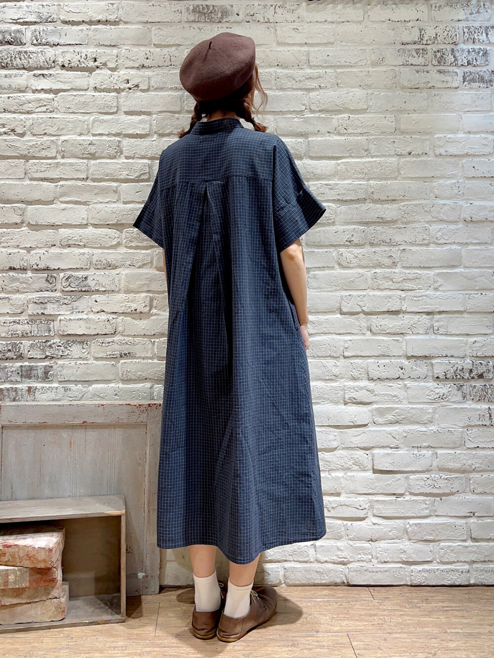 グリーン系のワンピース、その他のその他、その他のその他を着用したレディースの秋コーディネートの4枚目の写真