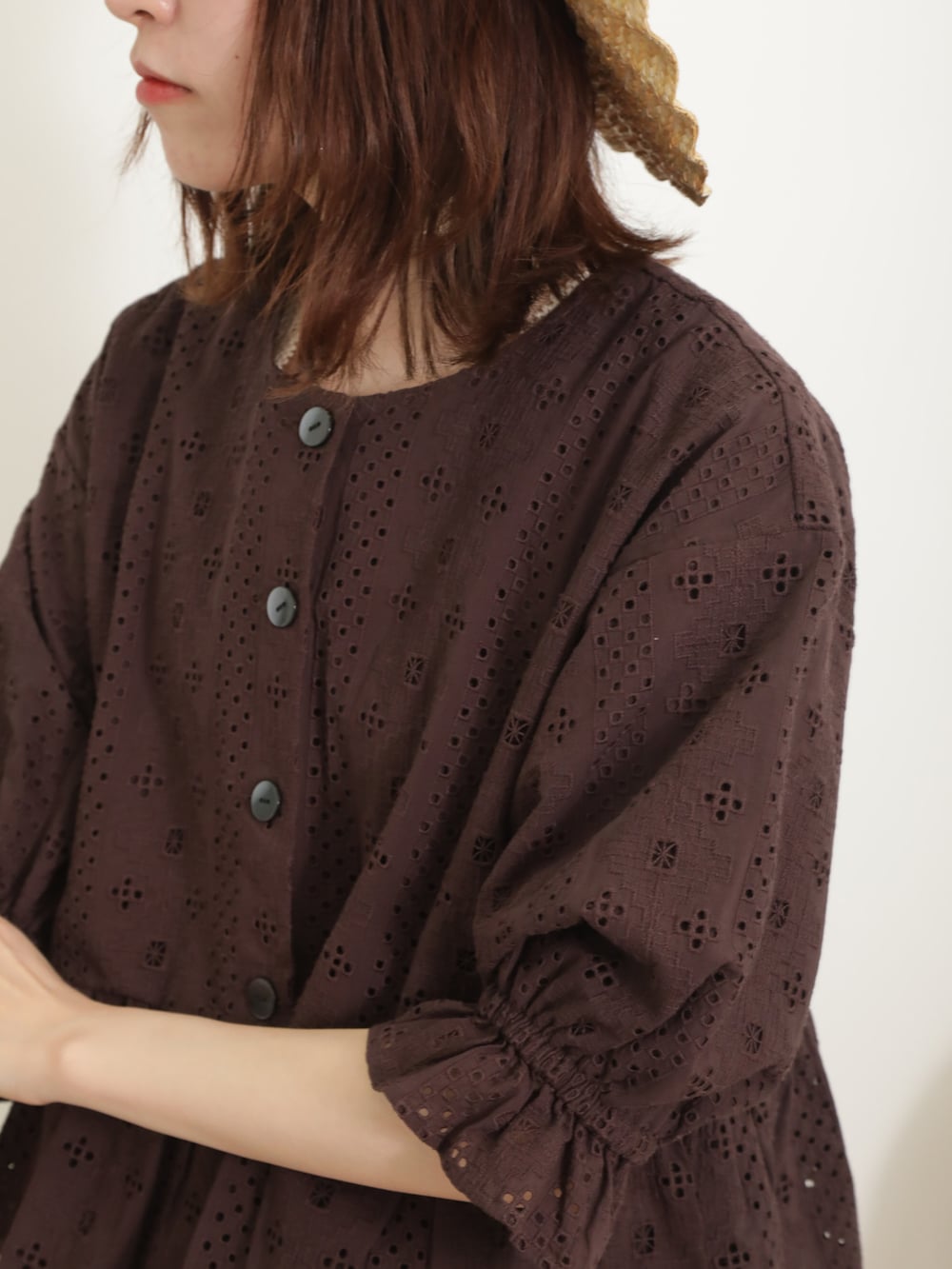 「サマンサ モスモス(Samansa Mos2)、Samansa Mos2、SM2、夏コーデ、ゆるコーデ、レース、ノーカラージャケット、ジャケット、レースジャケット、総レース、ボリューム袖、フリル、ショート丈トップス、レーススカート、バレエシューズ」|「Samansa Mos2の【S/XLサイズ WEB限定】エナメルメタリックアソートバレエシューズ(パンプス、ブラック系)」を使った、いっしき🐻さん(レディース・164cm)の春コーディネートの2枚目の写真