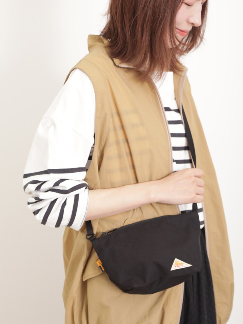 「サマンサ モスモス(Samansa Mos2)、Samansa Mos2、SM2、春コーデ、ゆるコーデ、カジュアルコーデ、KELTY、ボーダー、ボーダートップス、ブルゾン、レーススカート、ベレー帽、スニーカー」|「Samansa Mos2のリネン混ベレー帽(ハット、ブラック系)」を使った、いっしき🐻さん(レディース・164cm)の春コーディネートの4枚目の写真