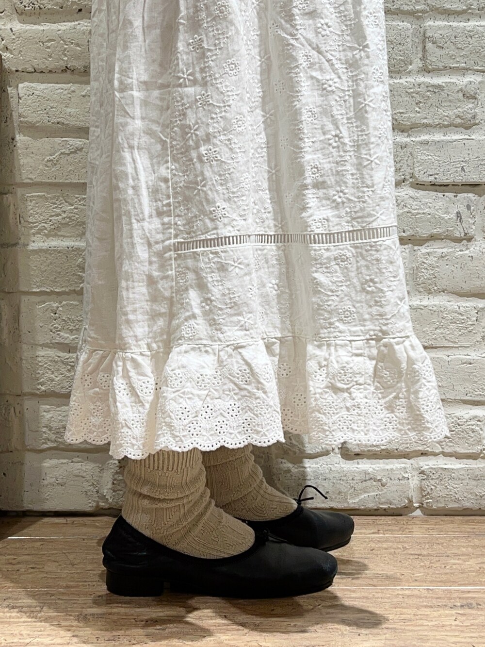 ホワイト系のTシャツ/カットソー、その他のその他、その他のその他を着用したレディースの秋コーディネートの5枚目の写真