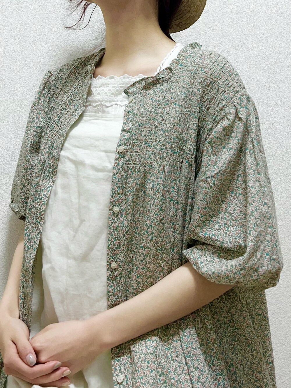 「Samansa Mos2のレースコサージュピアス(ピアス(両耳用)、ホワイト系)」を使った、いっしき🐻さん(レディース・163cm)の春コーディネートの2枚目の写真