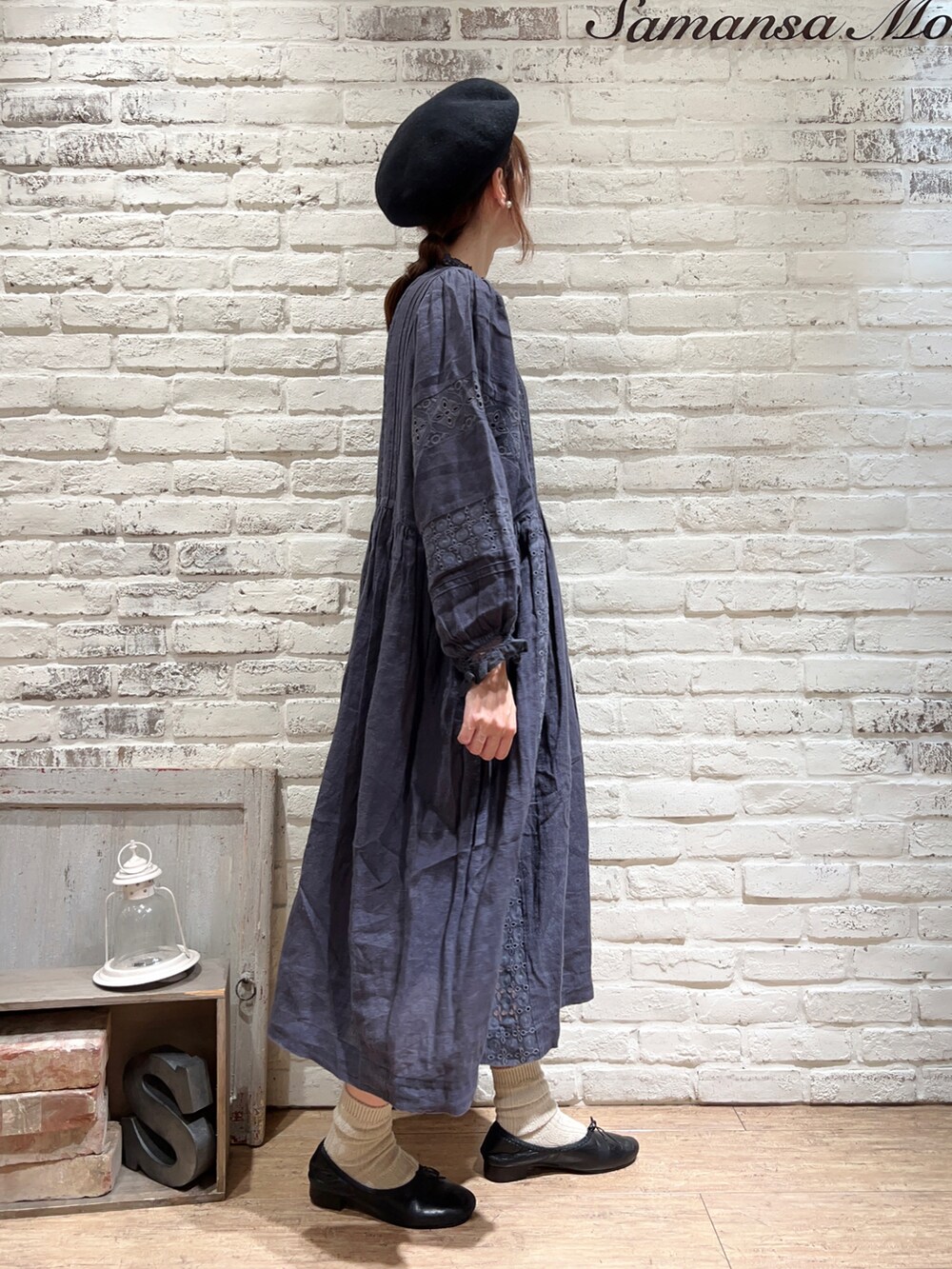 ブルー系のワンピース、その他のその他を着用したレディースの冬コーディネートの3枚目の写真