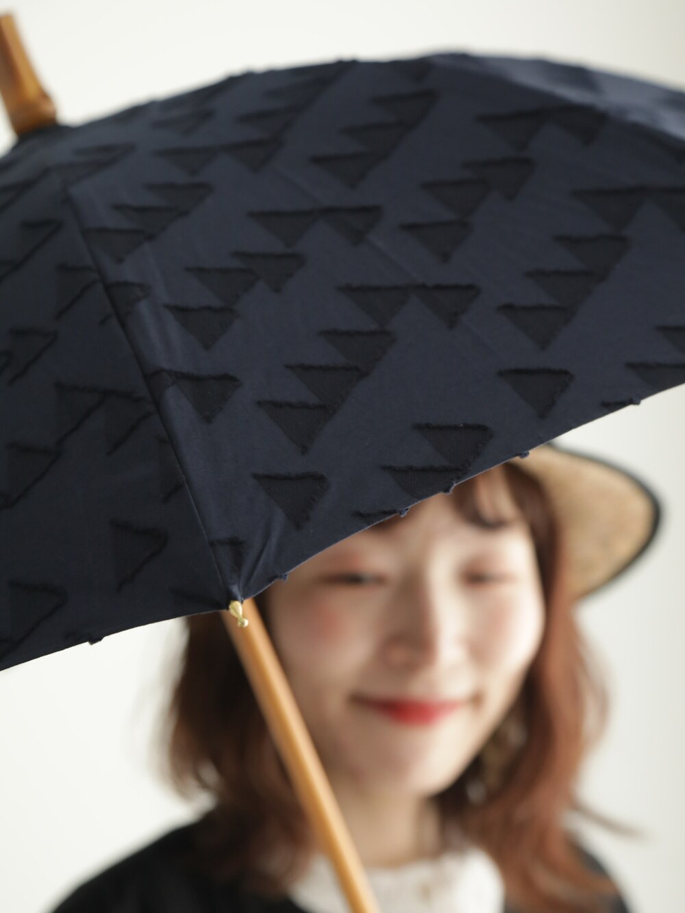 「サマンサ モスモス(Samansa Mos2)、Samansa Mos2、SM2、TSUHARU by Samansa Mos2、夏コーデ、ゆるコーデ、ワントーンコーデ、淡色コーデ、ホワイトコーデ、モノトーンコーデ、レース、刺繍、バルーンスカート、カンカン帽、サンダルに靴下」|「Samansa Mos2のラフィア太リボンカンカン帽(ハット、ブラック系)」を使った、いっしき🐻さん(レディース・164cm)の春コーディネートの4枚目の写真
