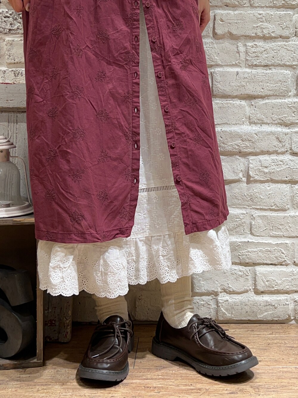 「サマンサ モスモス(Samansa Mos2)、Samansa Mos2、SM2、秋コーデ、秋のコーデ、ゆるコーデ、ボリューム袖、刺繍、ワンピース、リネン、レース、レーススカート、ハイネック、メロートップス、トーク帽」｜「kaorinomoriの【カオリノモリ】モーリエトーク（ハット、ブラウン系）」を使った、いっしき🐻さん（レディース・163cm）の秋コーディネートの5枚目の写真
