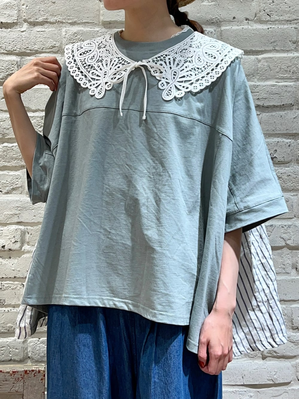 「サマンサ モスモス(Samansa Mos2)、Samansa Mos2、SM2、夏コーデ、ゆるコーデ、カジュアルコーデ、ドッキング、ストライプ、Tシャツ、デニム、ワイドデニム、ワイドパンツ、つけ襟、サンダル、トートバッグ」｜「Samansa Mos2のラフィアカンカン帽（ハット、ブラック系）」を使った、いっしき🐻さん（レディース・163cm）の夏コーディネートの5枚目の写真