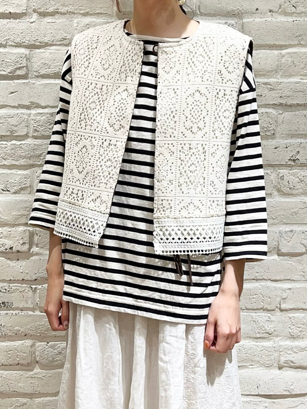 ホワイト系のTシャツ/カットソー、その他のその他、その他のその他を着用したレディースの秋コーディネートの2枚目の写真