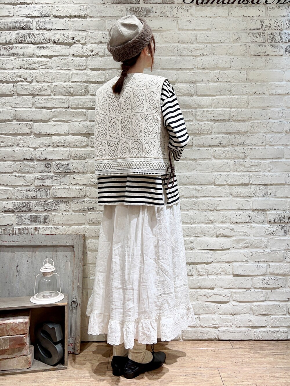 ホワイト系のTシャツ/カットソー、その他のその他、その他のその他を着用したレディースの秋コーディネートの4枚目の写真