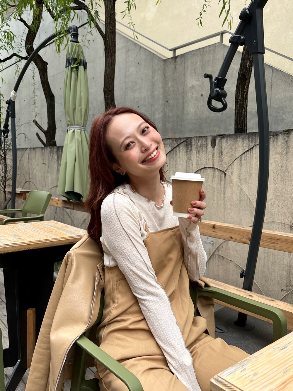 「今日のコスメと服、お出かけコーデ、レイヤードスタイル、シンプルコーデ、プチプラ、ローファー、淡色コーデ、休日スタイル、サロペット、キャミワンピ、春夏コーデ、お出かけコーデ日記、このスタイルがお気に入り」｜「ECRIREの【セットアップ対応可能】キャミオールインワン（つなぎ/オールインワン、ベージュ系）」を使った、maiさん（レディース・162cm）の春コーディネートの2枚目の写真
