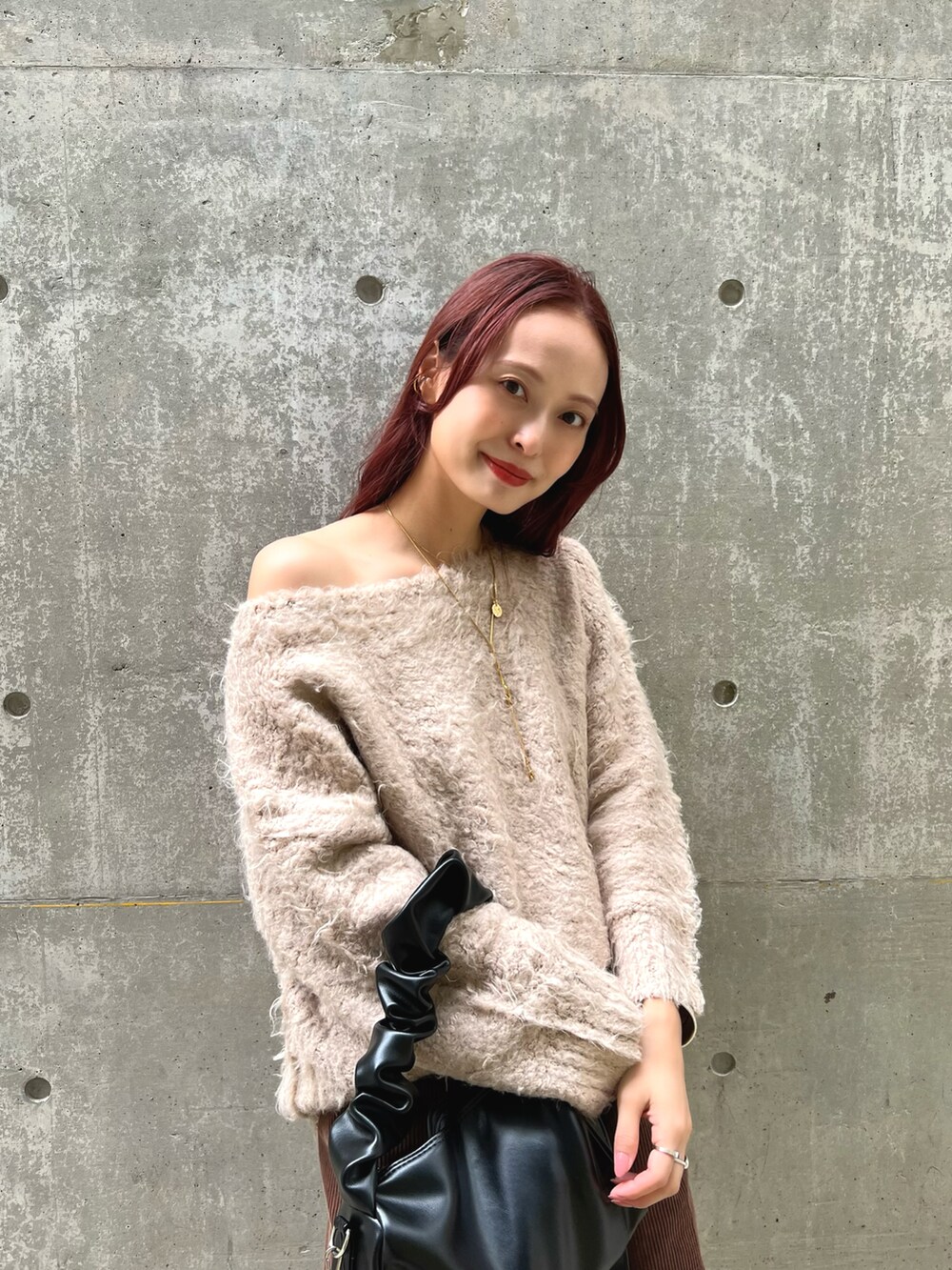 「秋服まるっと大公開、淡色コーデ、お出かけコーデ、シンプルコーデ、コーデュロイ、ブラウン、休日スタイル、きれいめカジュアル、ニット、オトナカジュアル、今日のコスメと服」｜「ReMITのループヤーンチュニック（ニット/セーター、ベージュ系）」を使った、maiさん（レディース・162cm）の秋コーディネートの2枚目の写真