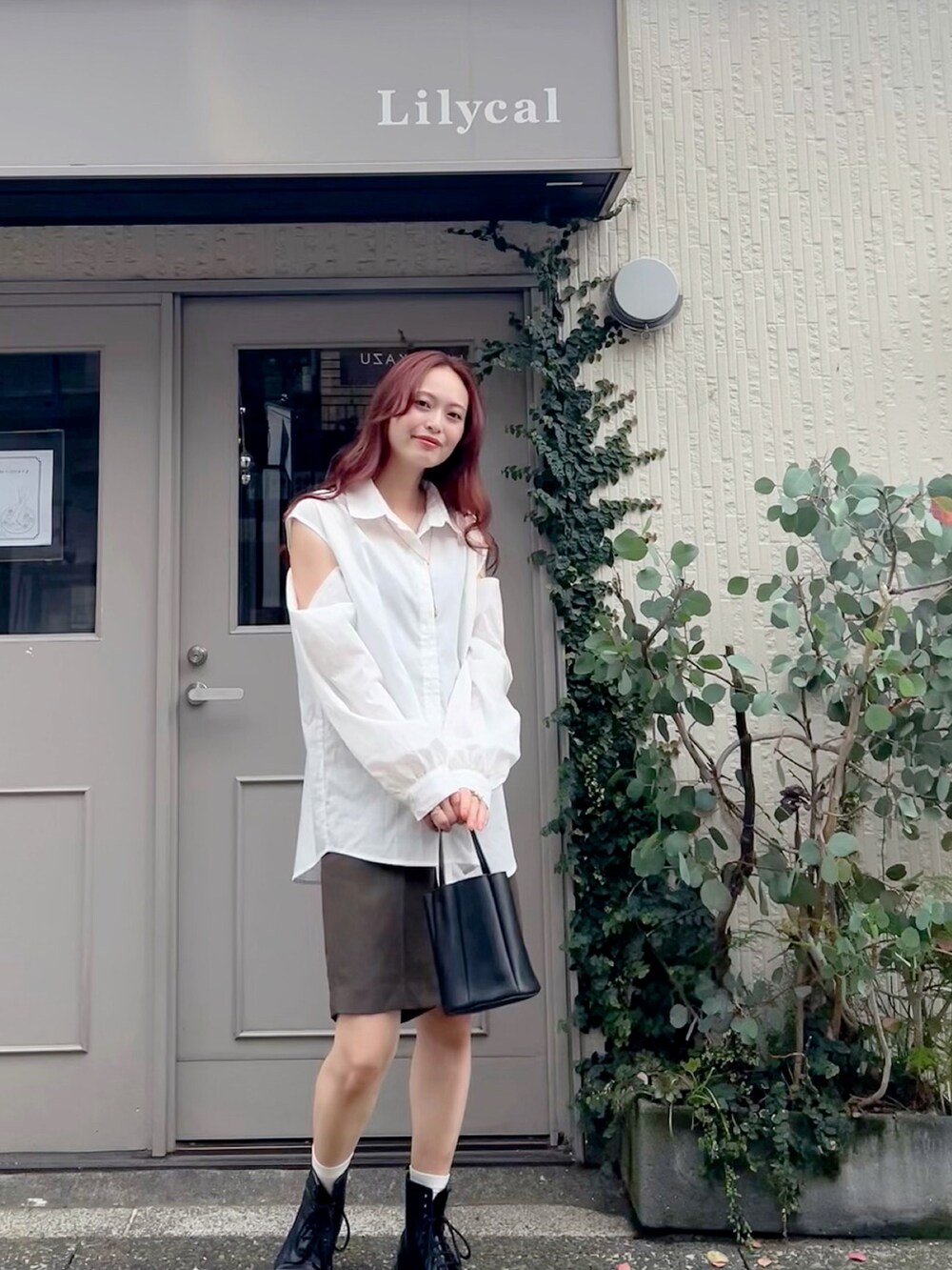 「このスタイルがお気に入り、今日のコスメと服、ハーフパンツ、厚底シューズ、厚底ブーツ、お出かけコーデ、きれいめカジュアル、シアートップス、モノトーン、夏コーデ、休日スタイル、アツいコーデ全部見せ、秋服まるっと大公開」|「MURUAのタックハーフパンツ(スラックス、ブラウン系)」を使った、maiさん(レディース・162cm)の夏コーディネートの3枚目の写真
