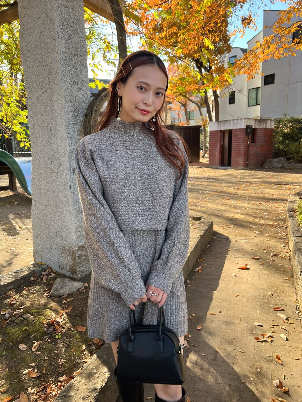 「新星WEARISTAにエントリー、ワンピース、休日スタイル、クリスマスに着たい服、セットアップ、マイベストコーデ2023、お出かけコーデ、プチプラ、きれいめカジュアル、淡色コーデ、大人カジュアル、ロングブーツ、今日のコスメと服」|「moment+の〈セットアップニット〉アルパカタッチハイネックショート丈プルオーバー&ノースリーブワンピース(ワンピース、ブラウン系)」を使った、maiさん(レディース・162cm)の冬コーディネートの2枚目の写真