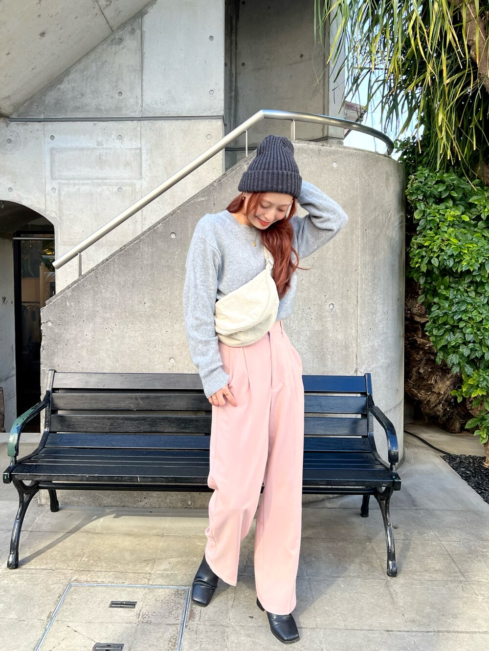 「新星WEARISTAにエントリー、淡色コーデ、ブーツ、韓国ファッション、休日スタイル、クリスマスに着たい服、ニット帽、マイベストコーデ2023、お出かけコーデ、きれいめカジュアル、UNIQLO、今日のコスメと服」|「WoMの2023 SS BIKYAKU PANTS(スラックス、ピンク系)」を使った、maiさん(レディース・162cm)の冬コーディネートの3枚目の写真