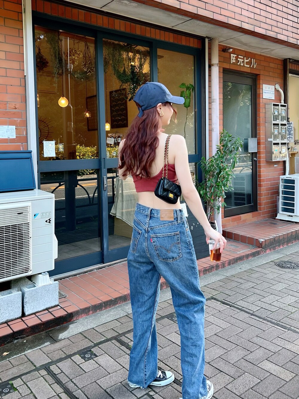 「このスタイルがお気に入り、休日スタイル、ショルダーバッグ、韓国ファッション、デニム、シンプルコーデ、ミニバッグ、シアーシャツ、お出かけコーデ、キャップ、コンバース、スニーカー、夏コーデ、今日のコスメと服、アツいコーデ全部見せ」|「apres jour mignonの【apresjour mignon×ARIAZ】ロゴキャップ(キャップ、ブルー系)」を使った、maiさん(レディース・162cm)の夏コーディネートの4枚目の写真