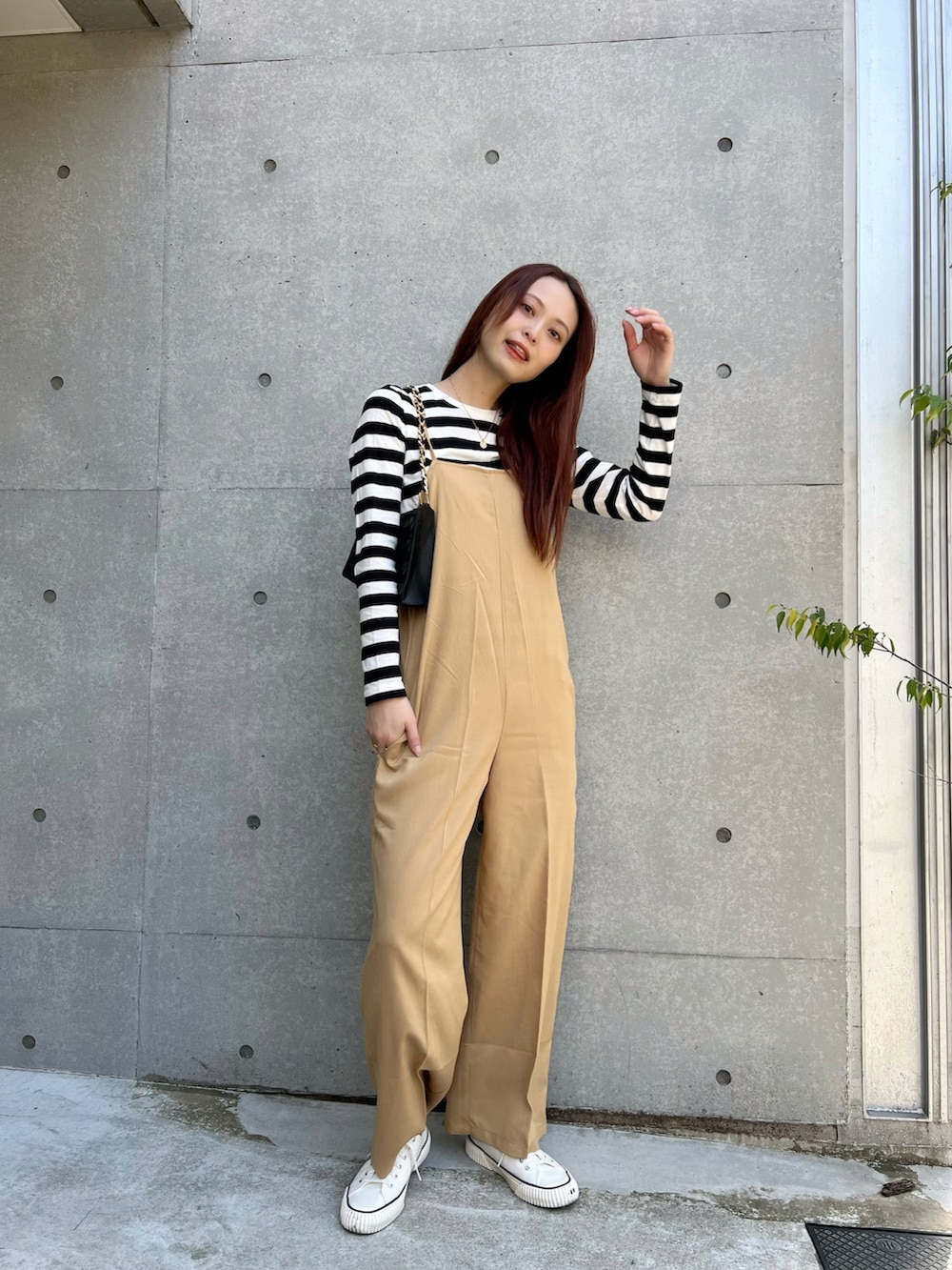 「春服コーデ、キャミワンピ、パステル映える春、ビッグシルエット、春服みてみて、スラックス、休日スタイル、カラーパンツ、セットアップ、春コーデ、白スニーカー、カラーコーデ、いまどきジャケット写真」｜「FILAのフィラ バンパー（スニーカー、ホワイト系）」を使った、maiさん（レディース・162cm）の春コーディネートの2枚目の写真