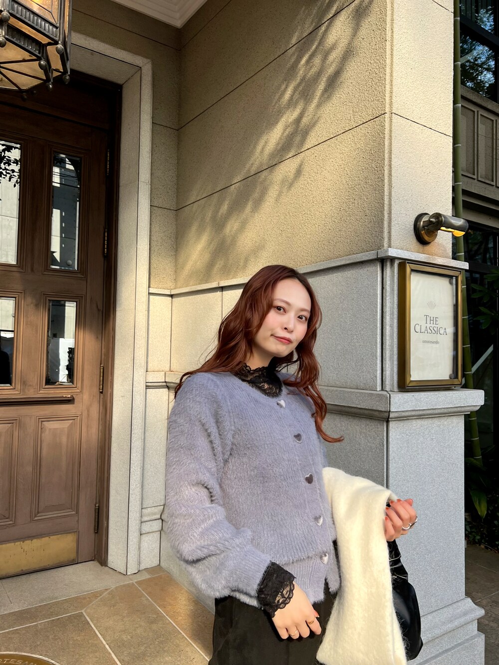 「冬を彩る色いろコーデ、ニット、休日スタイル、お出かけコーデ、デートコーデ、シンプルコーデ、カーディガン、マフラー、今日のコスメと服」|「TRUNC 88のStretch Suede Flare Pants(その他パンツ、ブラック系)」を使った、maiさん(レディース・162cm)の冬コーディネートの2枚目の写真