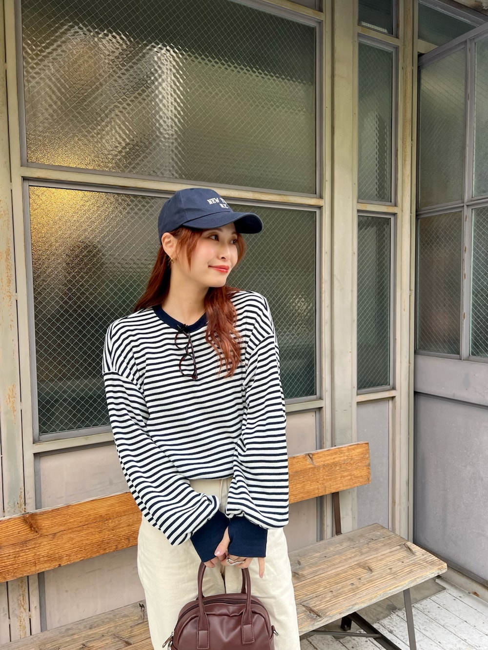 「今日のコスメと服、淡色コーデ、春色、休日スタイル、デニム、キャップ、メガネ女子、デートコーデ、ボーダー、春コーデ、赤ソックス、春服みてみて、春のおしゃ見えテクニック、カジュアルコーデ、春のNewスタイル」|「apres jour mignonの【apresjour mignon×ARIAZ】ロゴキャップ(キャップ、ブルー系)」を使った、maiさん(レディース・162cm)の冬コーディネートの2枚目の写真