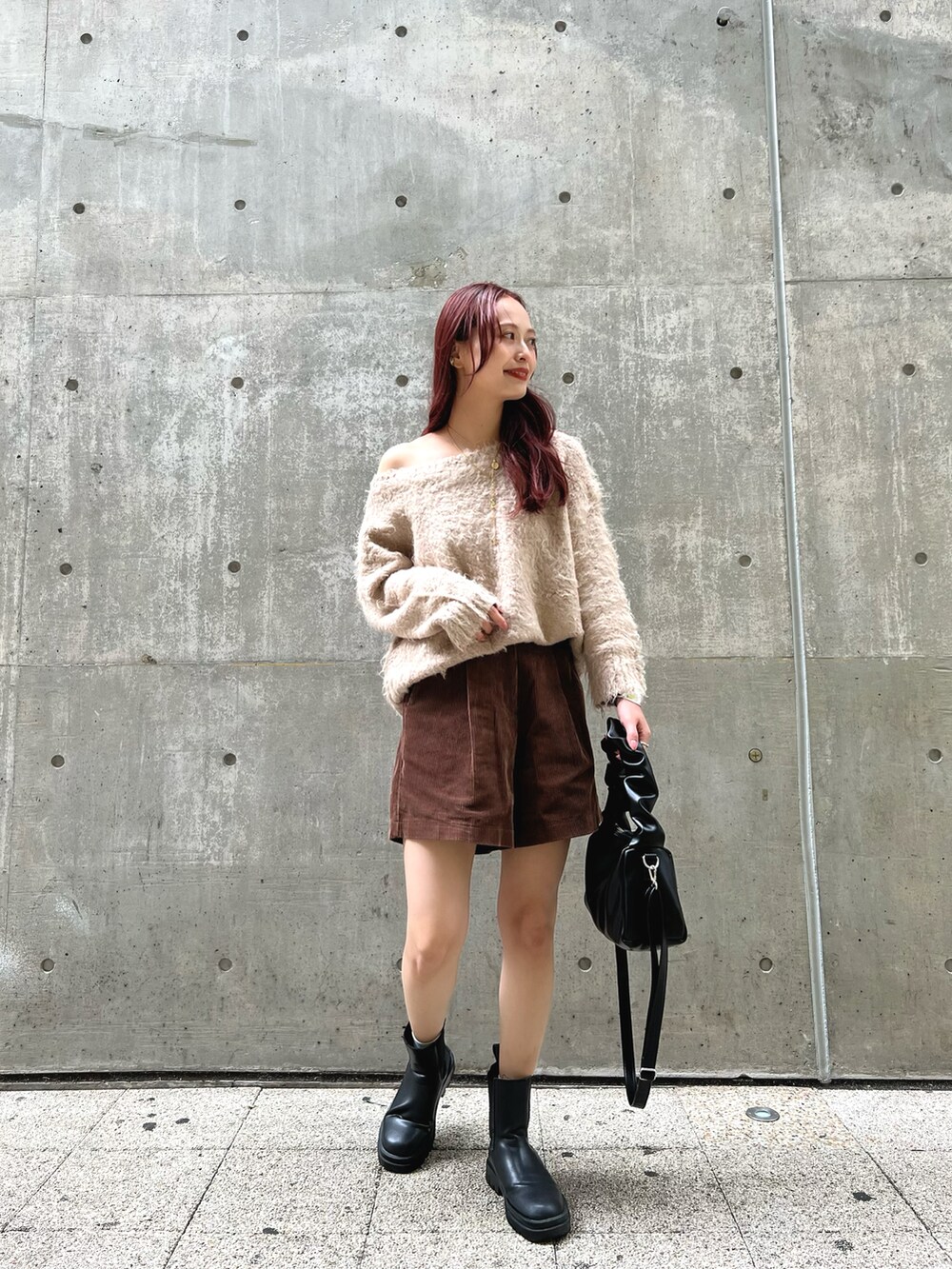 「秋服まるっと大公開、淡色コーデ、お出かけコーデ、シンプルコーデ、コーデュロイ、ブラウン、休日スタイル、きれいめカジュアル、ニット、オトナカジュアル、今日のコスメと服」｜「ReMITのループヤーンチュニック（ニット/セーター、ベージュ系）」を使った、maiさん（レディース・162cm）の秋コーディネートの3枚目の写真