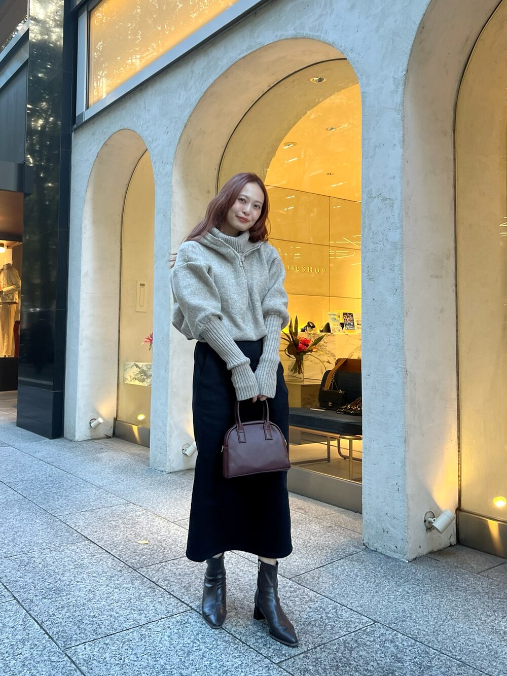 「今日のコスメと服、タートルネック、休日スタイル、マイベストコーデ2023、お出かけコーデ、コート、きれいめカジュアル、ロングスカート、淡色コーデ、ブーツ、冬コーデ」|「GUのアイテム(スカート、ブラック系)」を使った、maiさん(レディース・162cm)の冬コーディネートの3枚目の写真