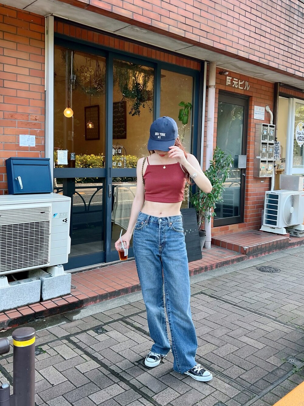 「このスタイルがお気に入り、休日スタイル、ショルダーバッグ、韓国ファッション、デニム、シンプルコーデ、ミニバッグ、シアーシャツ、お出かけコーデ、キャップ、コンバース、スニーカー、夏コーデ、今日のコスメと服、アツいコーデ全部見せ」|「apres jour mignonの【apresjour mignon×ARIAZ】ロゴキャップ(キャップ、ブルー系)」を使った、maiさん(レディース・162cm)の夏コーディネートの3枚目の写真