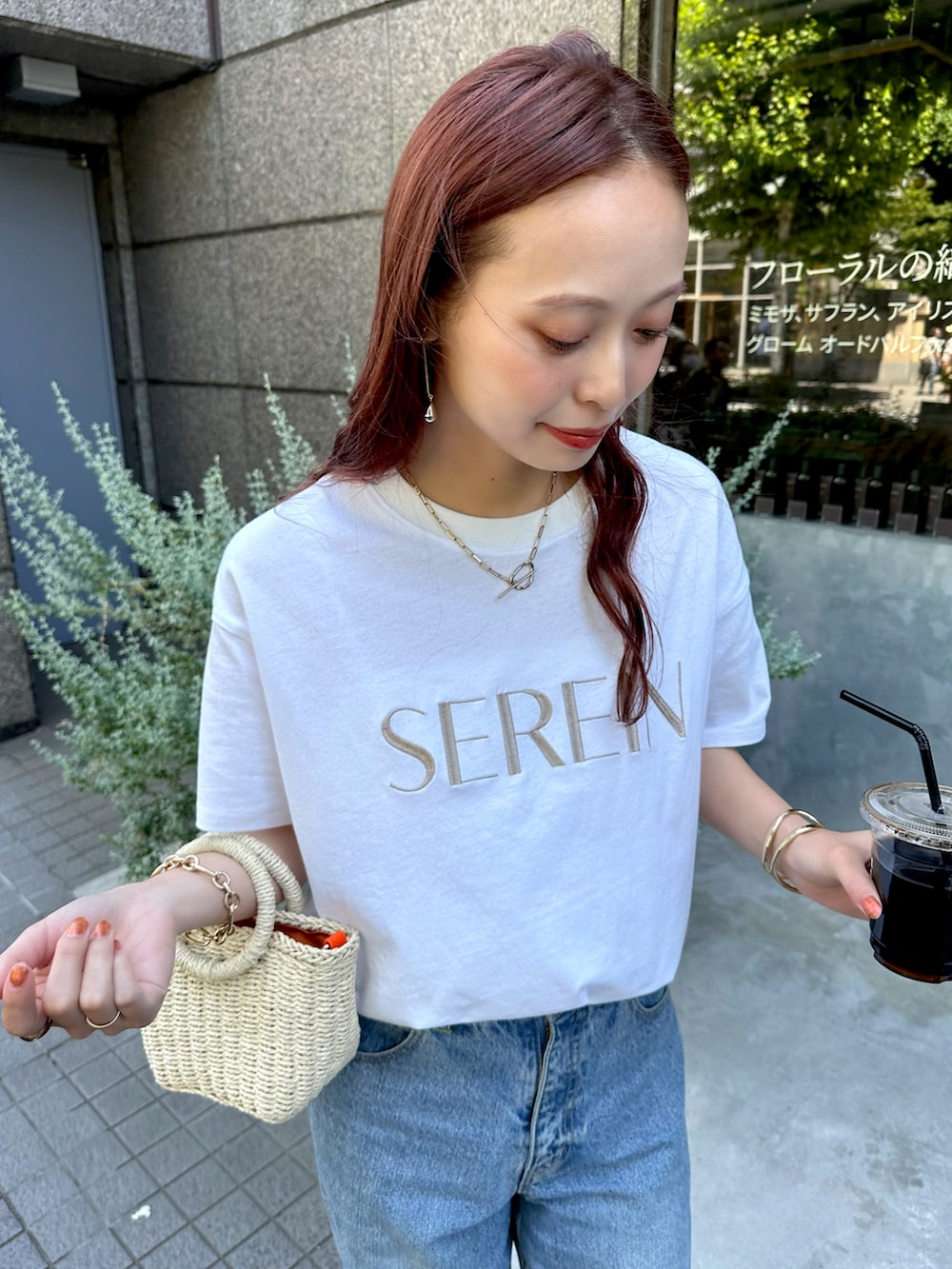 「みんなの白Tフェス、かごバッグ、淡色コーデ、フェススタイル、韓国ファッション、ロゴT、メガネ女子、お出かけコーデ、サングラス、プチプラ、アツいコーデ全部見せ、今日のコスメと服」｜「DISCOATのSEREIN刺繍ロゴTシャツ（Tシャツ/カットソー、ホワイト系）」を使った、maiさん（レディース・162cm）の夏コーディネートの2枚目の写真