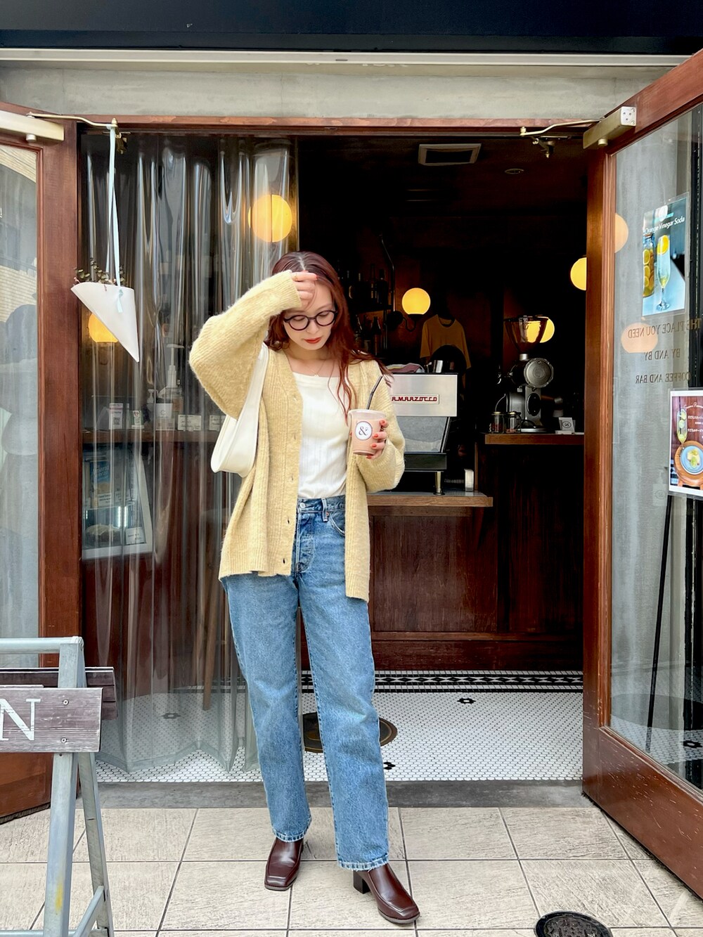 「秋服まるっと大公開、秋コーデ、ブーツ、お出かけコーデ、カーディガン、シンプルコーデ、メガネ女子、ブラウン、休日スタイル、デニム、きれいめカジュアル、Ungrid、今日のコスメと服、重ね着ベストシーズン」|「Ungridの【WEB限定】カラールーズニットカーデ(カーディガン/ボレロ、イエロー系)」を使った、maiさん(レディース・162cm)の秋コーディネートの4枚目の写真