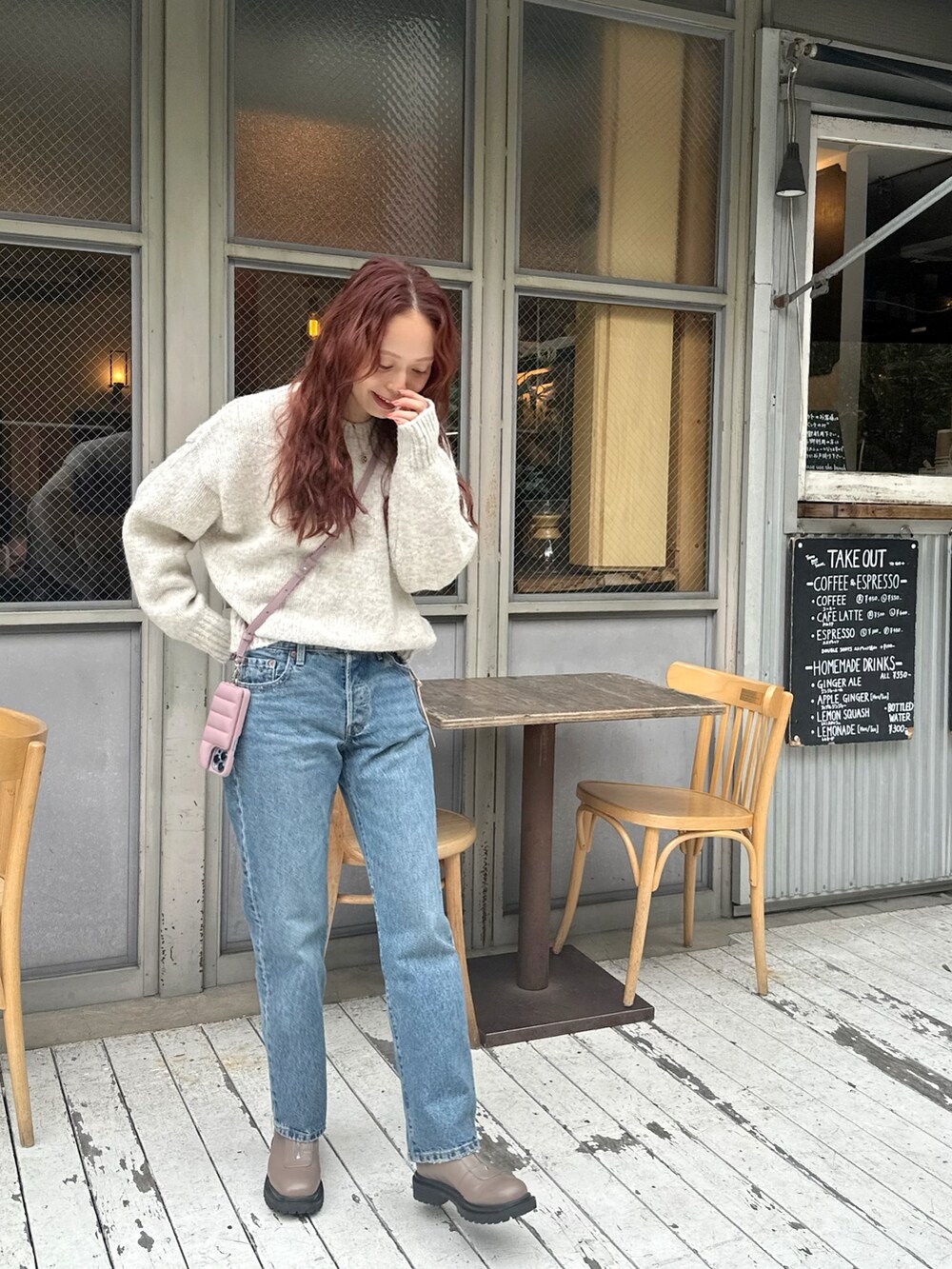 「新星WEARISTAにエントリー、ブーツ、韓国ファッション、休日スタイル、ホワイトコーデ、クリスマスに着たい服、マイベストコーデ2023、お出かけコーデ、デニム、プチプラ、きれいめカジュアル、今日のコスメと服」｜「Levi'sのLevi's別注 501 90's L28（デニムパンツ、ブルー系）」を使った、maiさん（レディース・162cm）の冬コーディネートの3枚目の写真