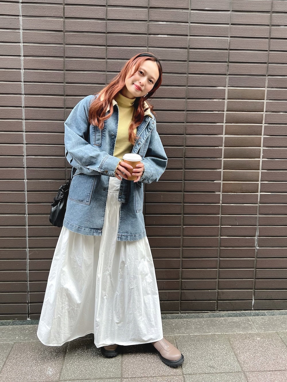 「今日のコスメと服、春コーデ、春色、休日スタイル、デニム、春アウター、デートコーデ、春服みてみて、春のおしゃ見えテクニック、カジュアルコーデ、春のNewスタイル」|「Ungridのハイウエストボリュームマキシスカート(スカート、ホワイト系)」を使った、maiさん(レディース・162cm)の春コーディネートの3枚目の写真