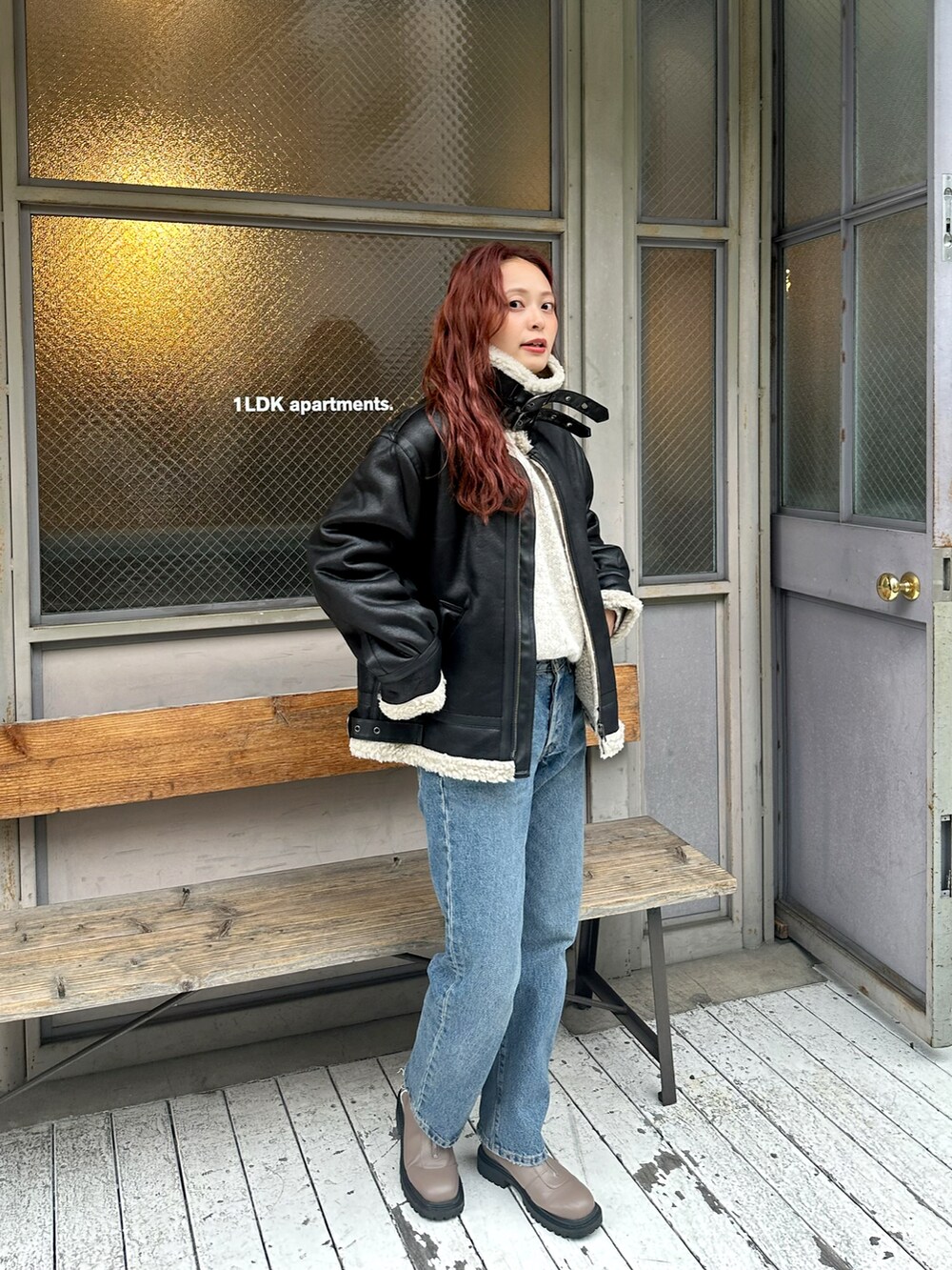「新星WEARISTAにエントリー、今日のコスメと服、休日スタイル、古着MIX、マイベストコーデ2023、お出かけコーデ、レザー、ストリート」｜「Ungridのフェイクムートンボアブルゾン ( ボンバージャケット )（ブルゾン、ブラック系）」を使った、maiさん（レディース・162cm）の冬コーディネートの3枚目の写真