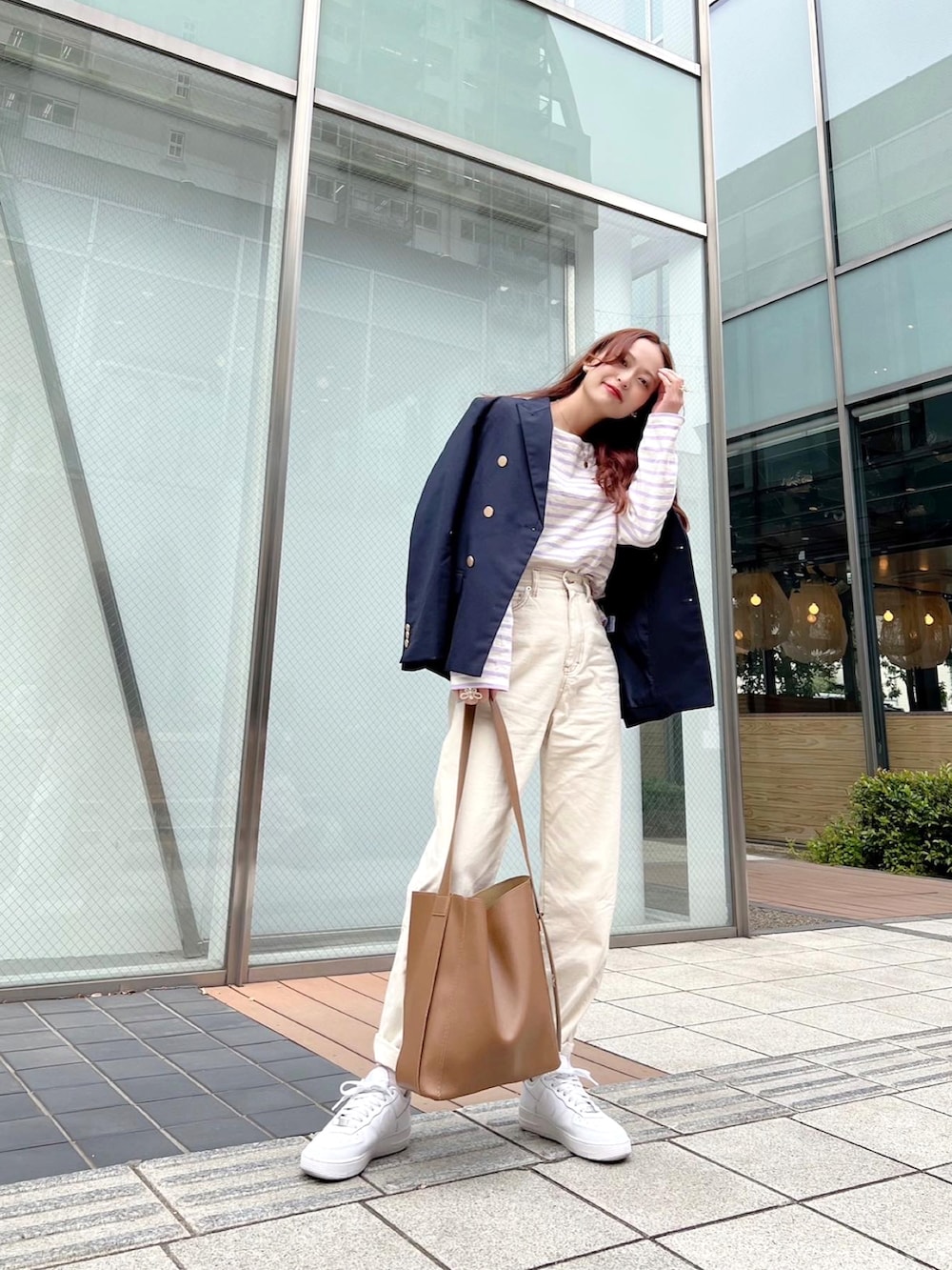 「今日のコスメと服、シンプルコーデ、デニム、淡色コーデ、休日スタイル、スニーカー、ボーダー、春夏コーデ、初夏コーデ、ボーダートップス、お出かけコーデ日記、夏のコスメと服、このスタイルがお気に入り」｜「DISCOATのバスクボーダーロングスリーブ（Tシャツ/カットソー、パープル系）」を使った、maiさん（レディース・162cm）の春コーディネートの3枚目の写真