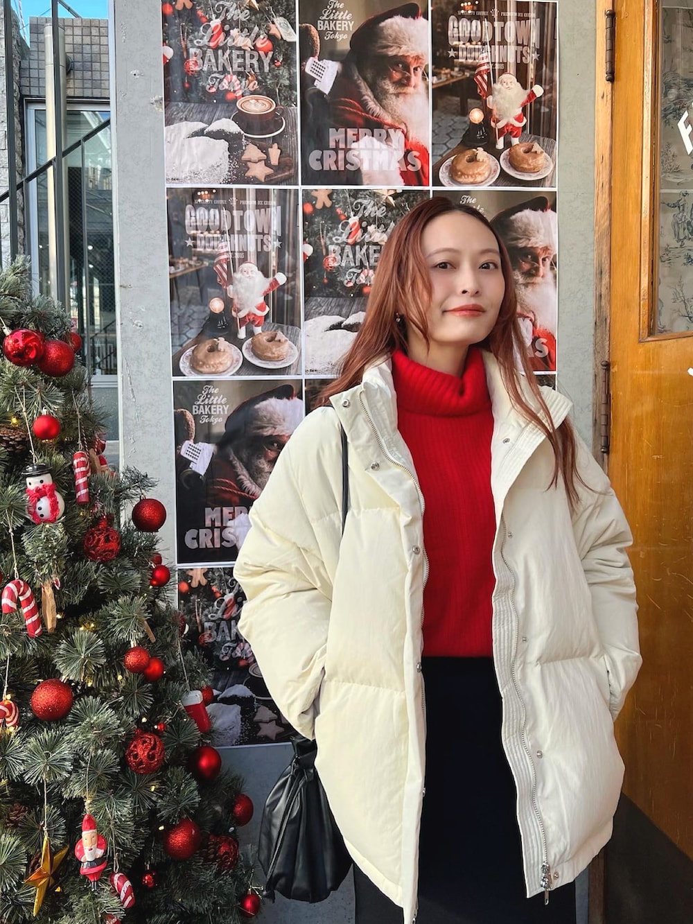 「冬を彩る色いろコーデ、休日スタイル、タートルネック、お出かけコーデ、デートコーデ、冬アウター、ロングスカート、シンプルコーデ、ダウンジャケット、ブーツ、今日のコスメと服」|「GUのアイテム(スカート、ブラック系)」を使った、maiさん(レディース・162cm)の冬コーディネートの2枚目の写真