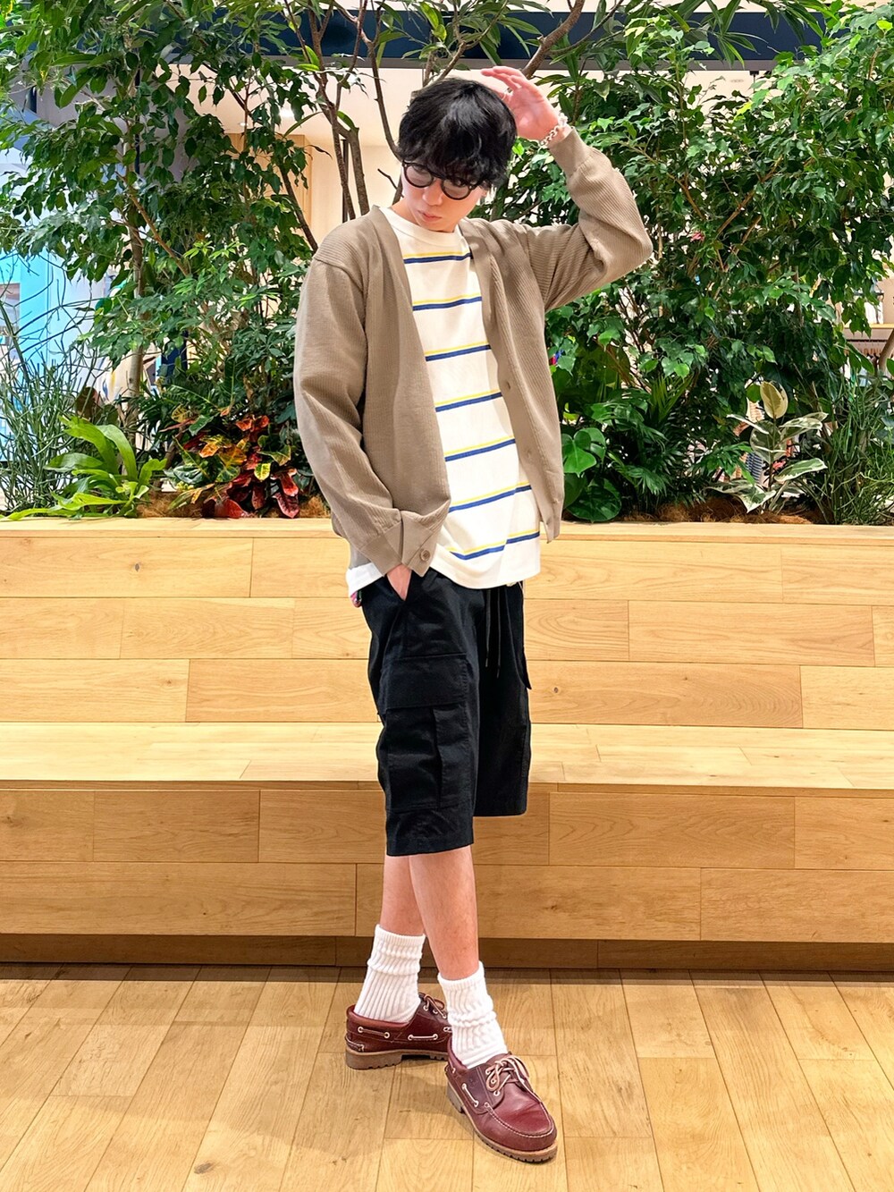 「みんなの白Tフェス、プチプラ、ストリート、カーゴパンツ、ビッグシルエット、フェススタイル、韓国ファッション、お出かけコーデ、メガネ男子、きれいめカジュアル、夏セールで買いました、ショートパンツ、ボーダー」|「B:MING by BEAMSのB:MING by BEAMS / テック カーゴ ショートパンツ(その他パンツ、ブラック系)」を使った、SUDOさん(メンズ・186cm)の夏コーディネートの2枚目の写真